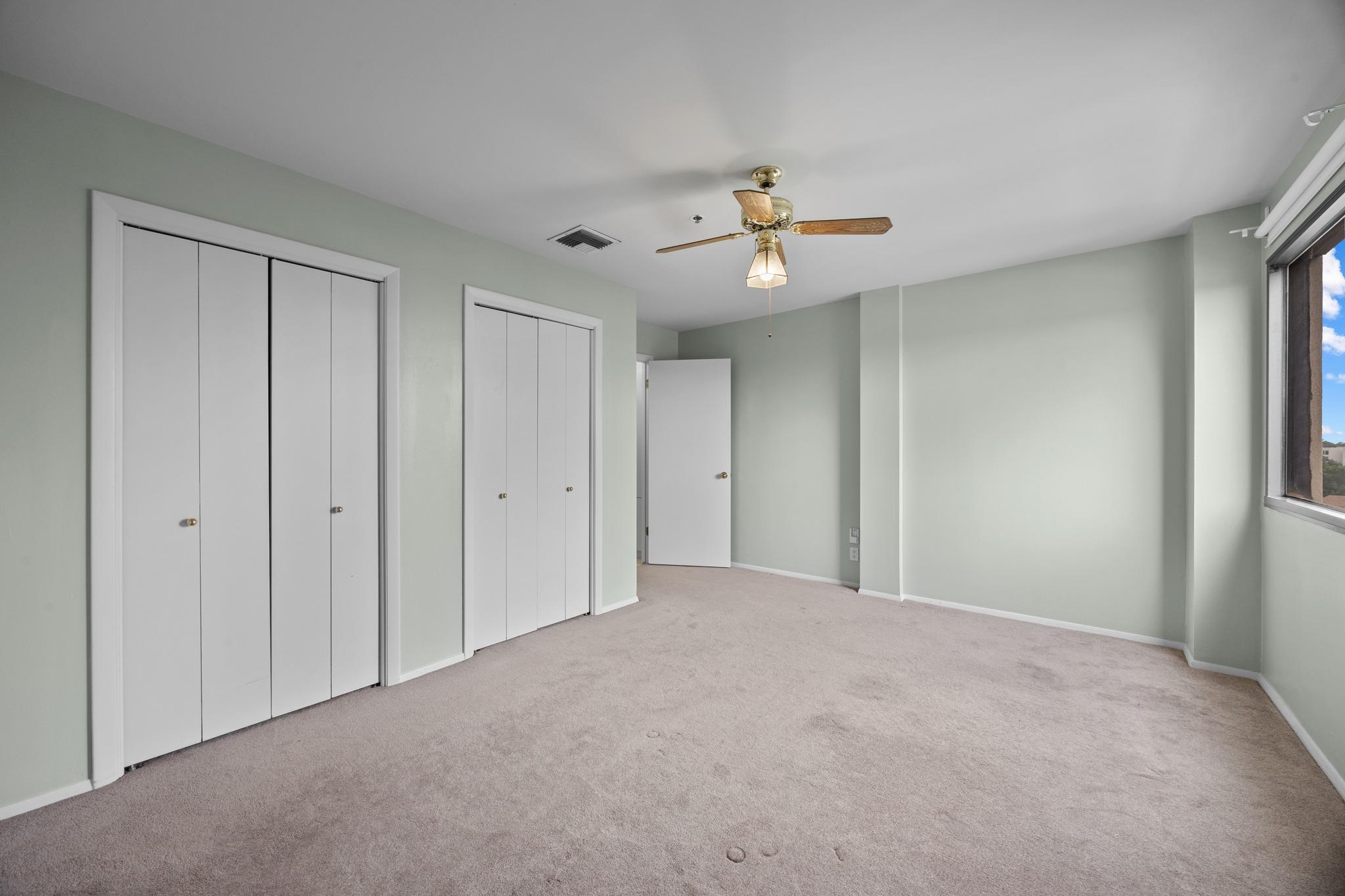 40 N Interstate 35 Highway Unit: 8C4
