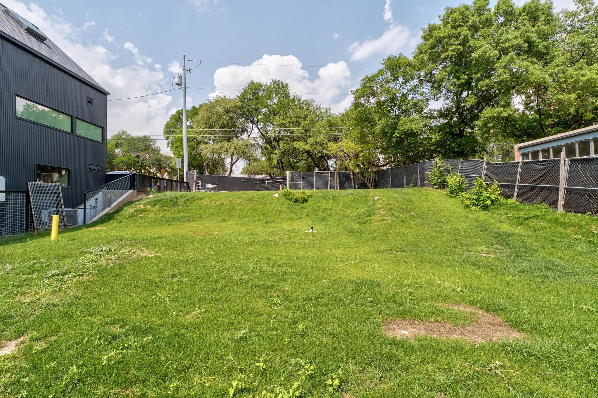 1113 W 31 ST