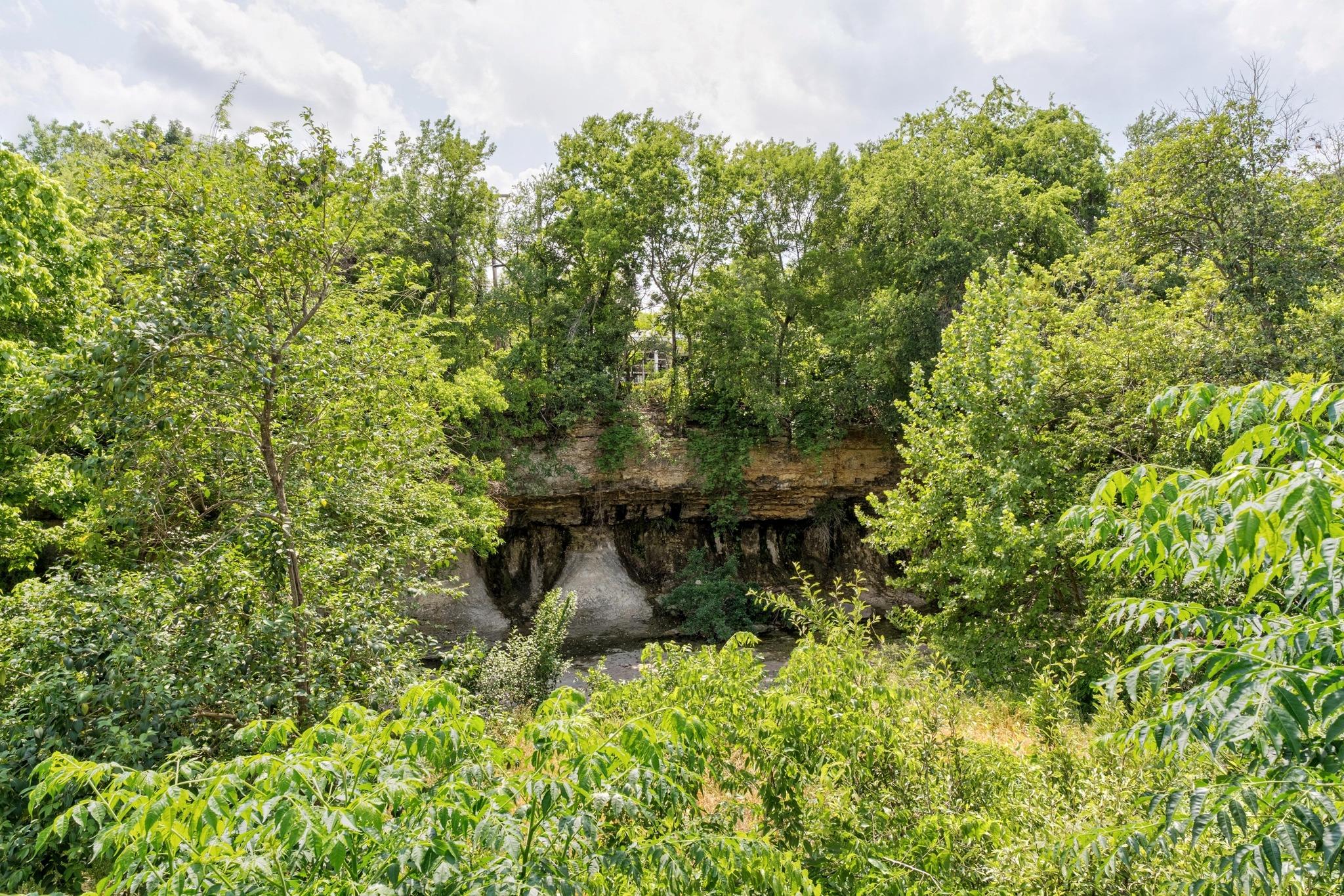 1113 W 31 ST