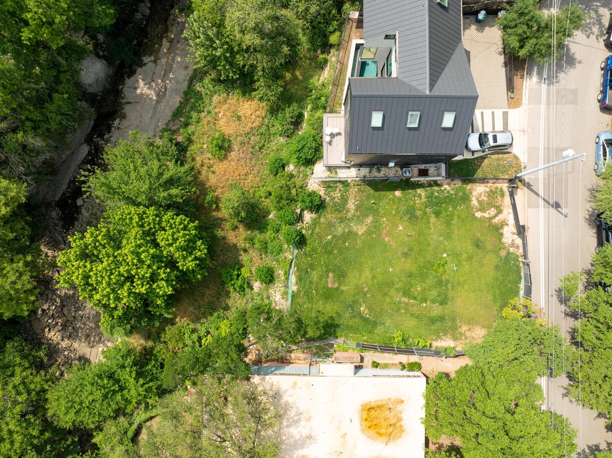 1113 W 31 ST