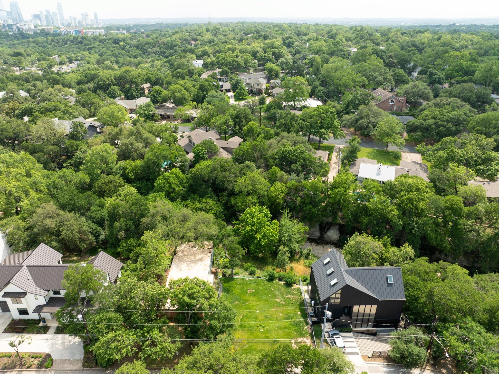 1113 W 31 ST