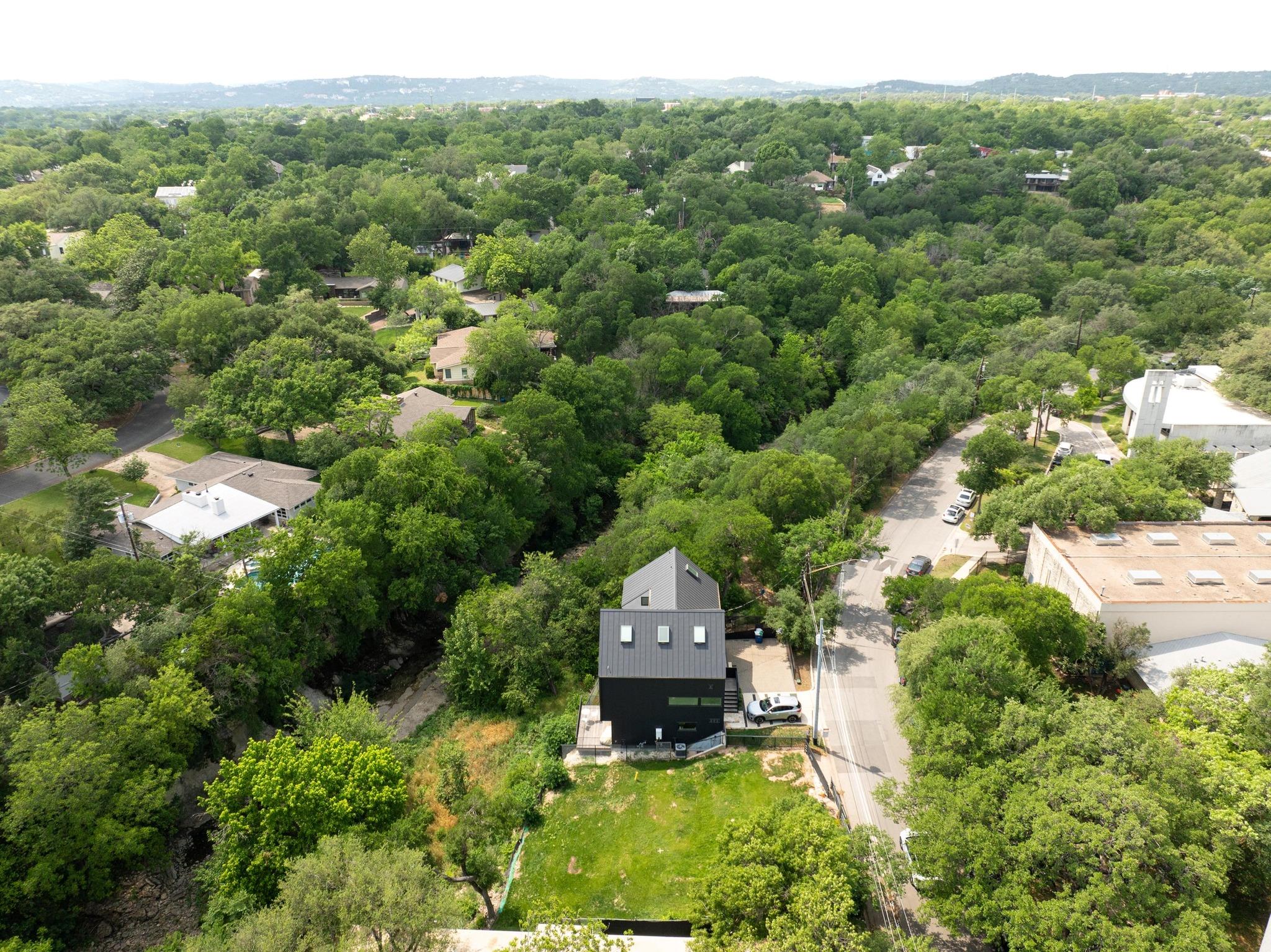 1113 W 31 ST