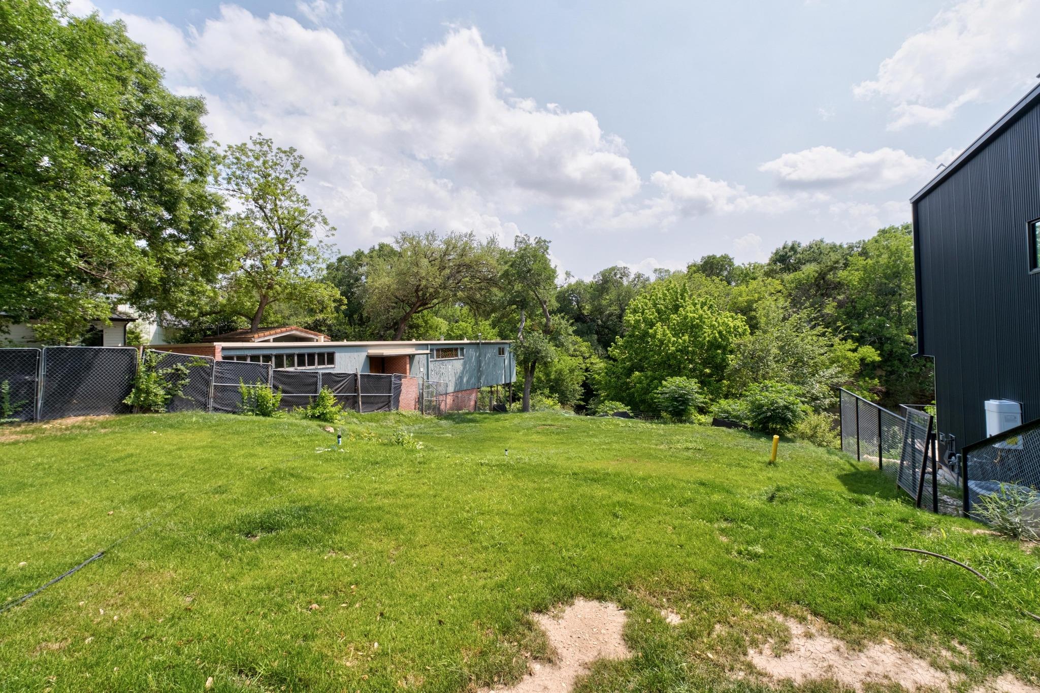 1113 W 31 ST