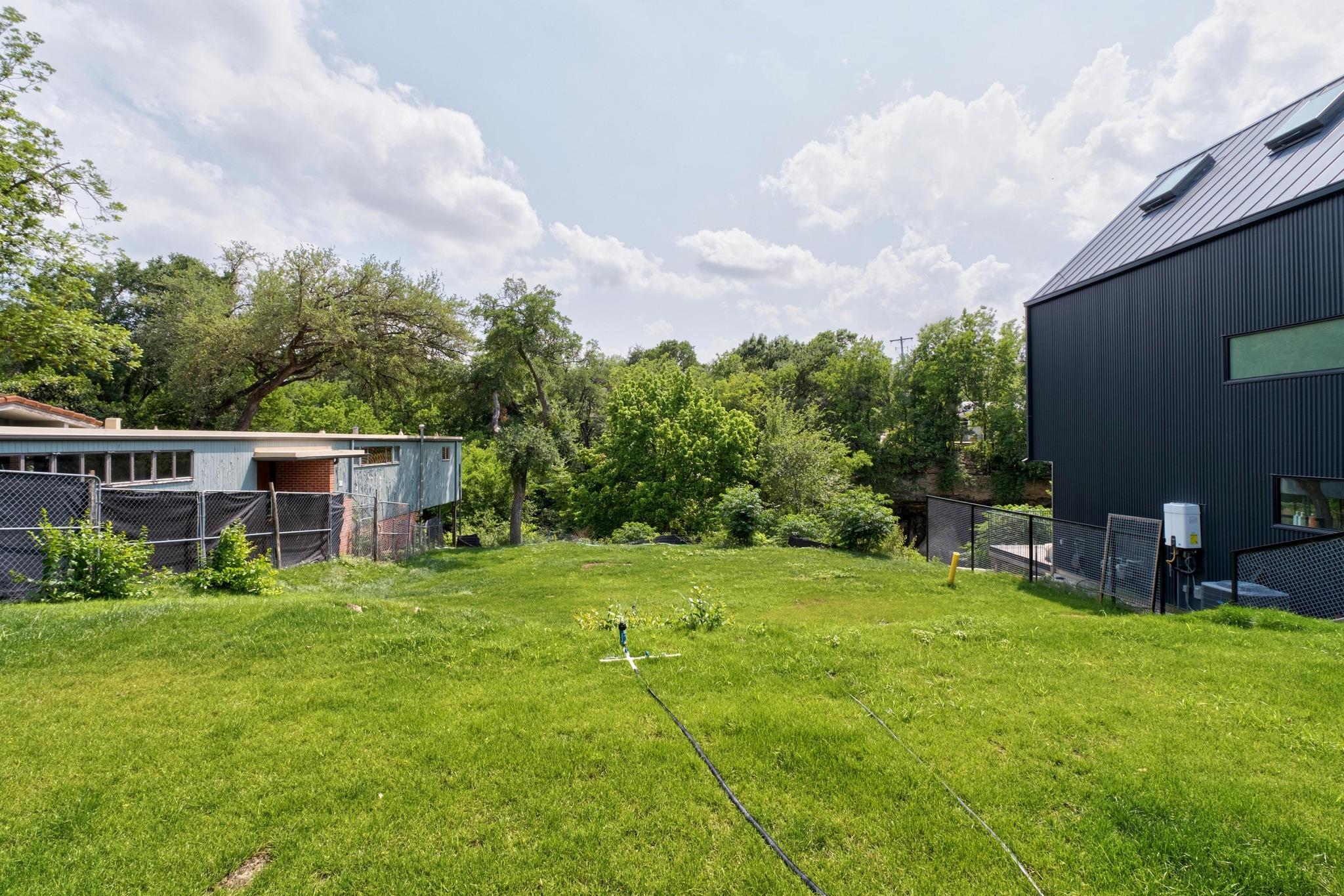 1113 W 31 ST
