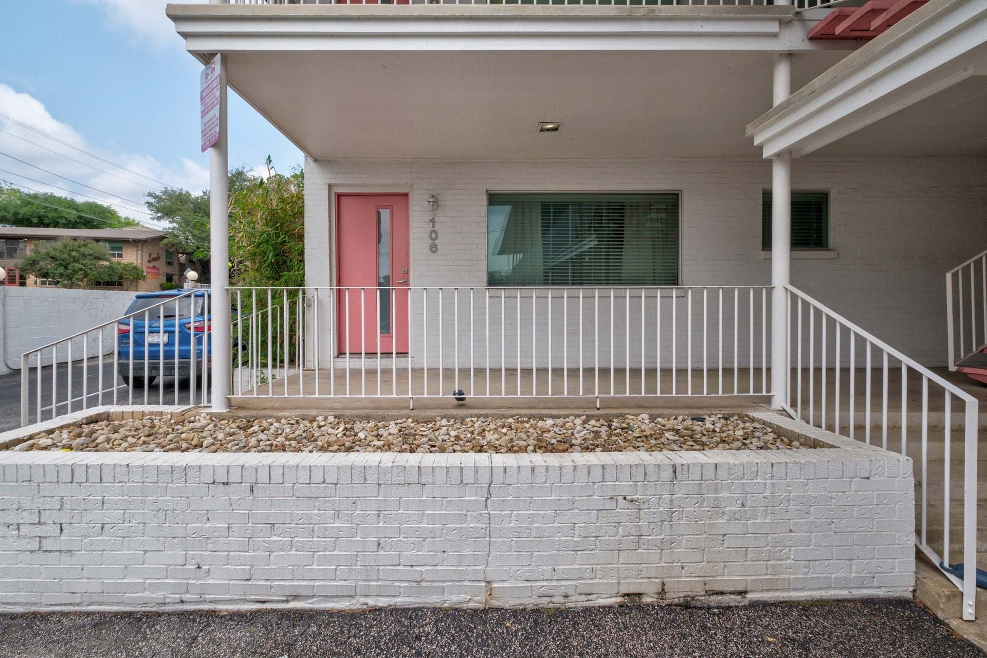 1208 Enfield RD # 106