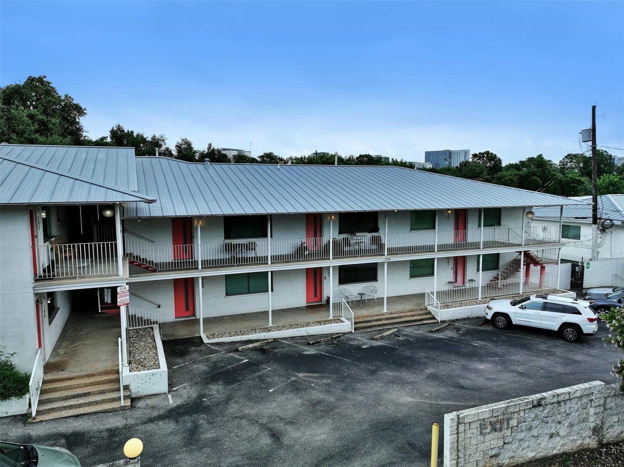 1208 Enfield RD # 106