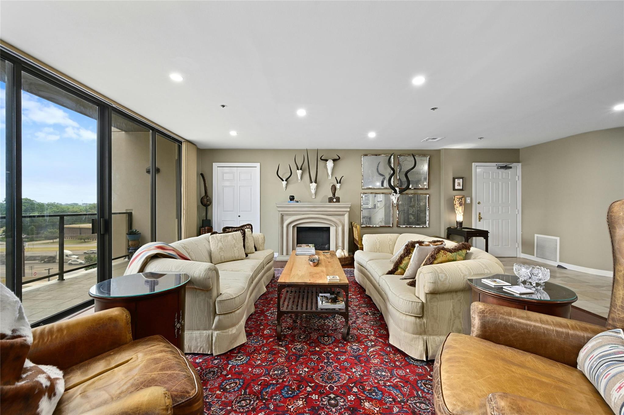 40 N Interstate Highway 35 Unit: 8C1