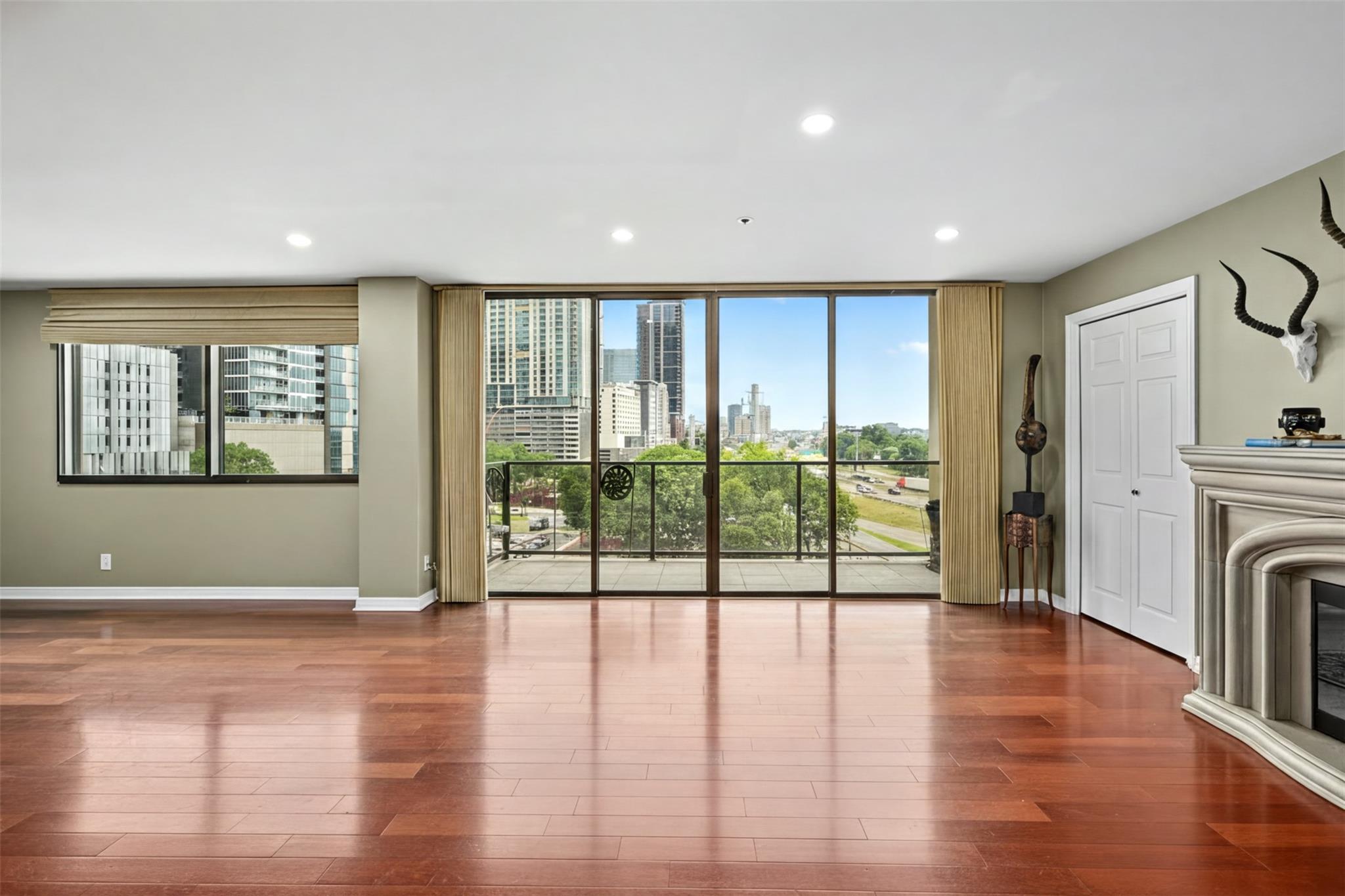 40 N Interstate Highway 35 Unit: 8C1