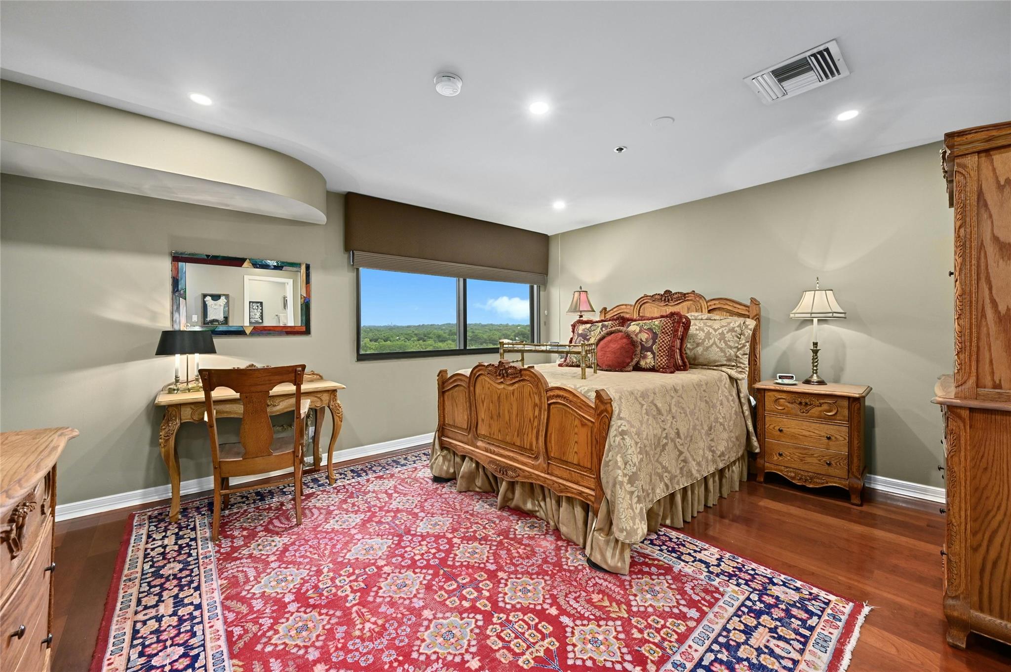 40 N Interstate Highway 35 Unit: 8C1