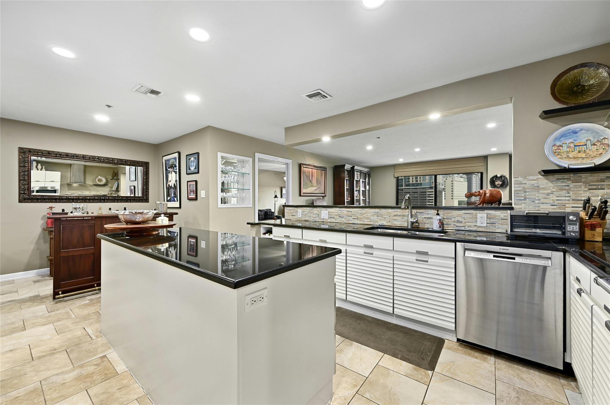 40 N Interstate Highway 35 Unit: 8C1