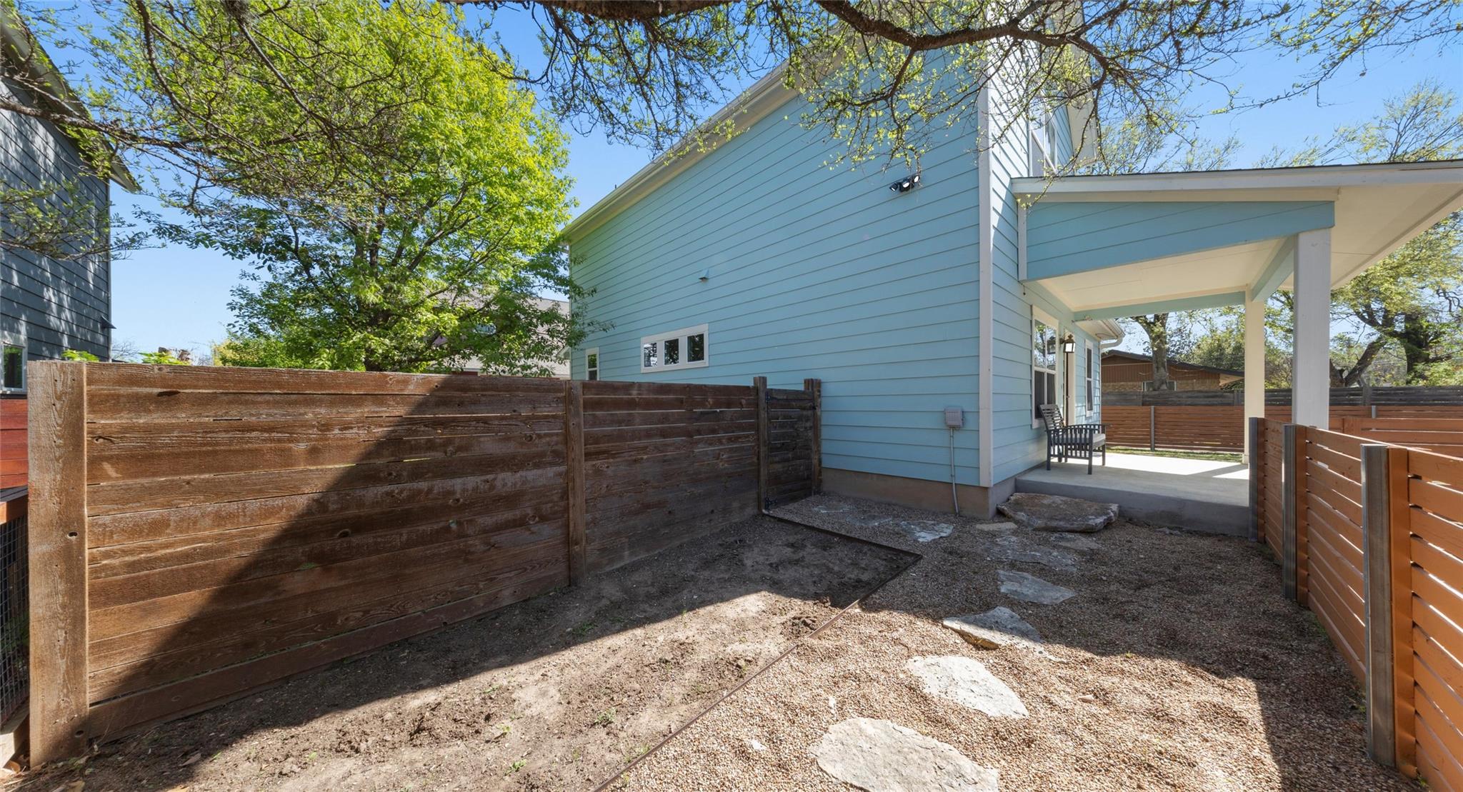 3104 Neal ST