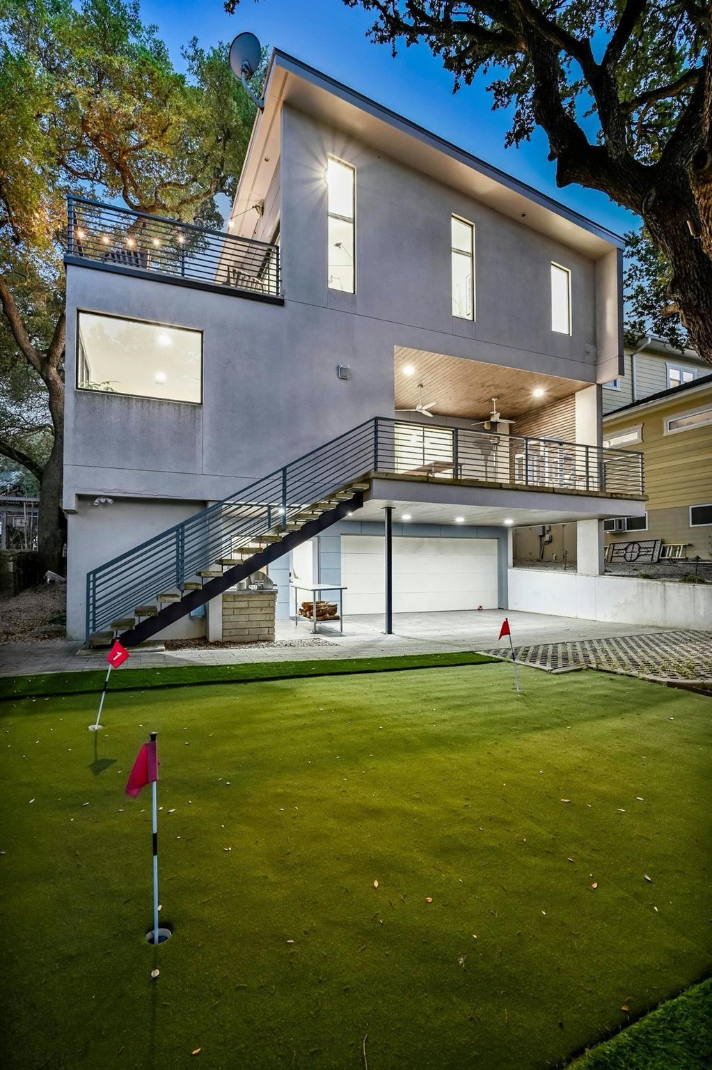 1402 Alta Vista Ave