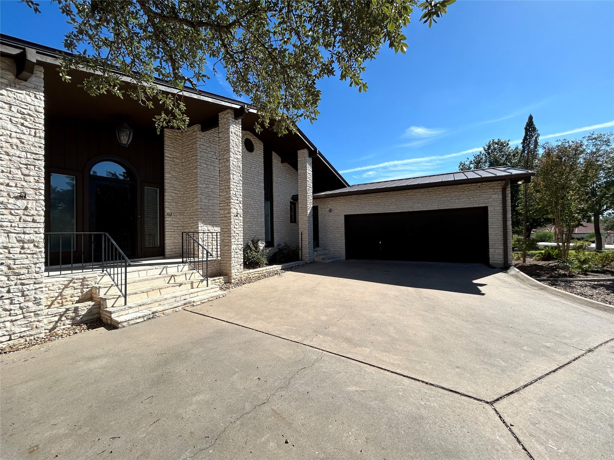 712 Rolling Green DR