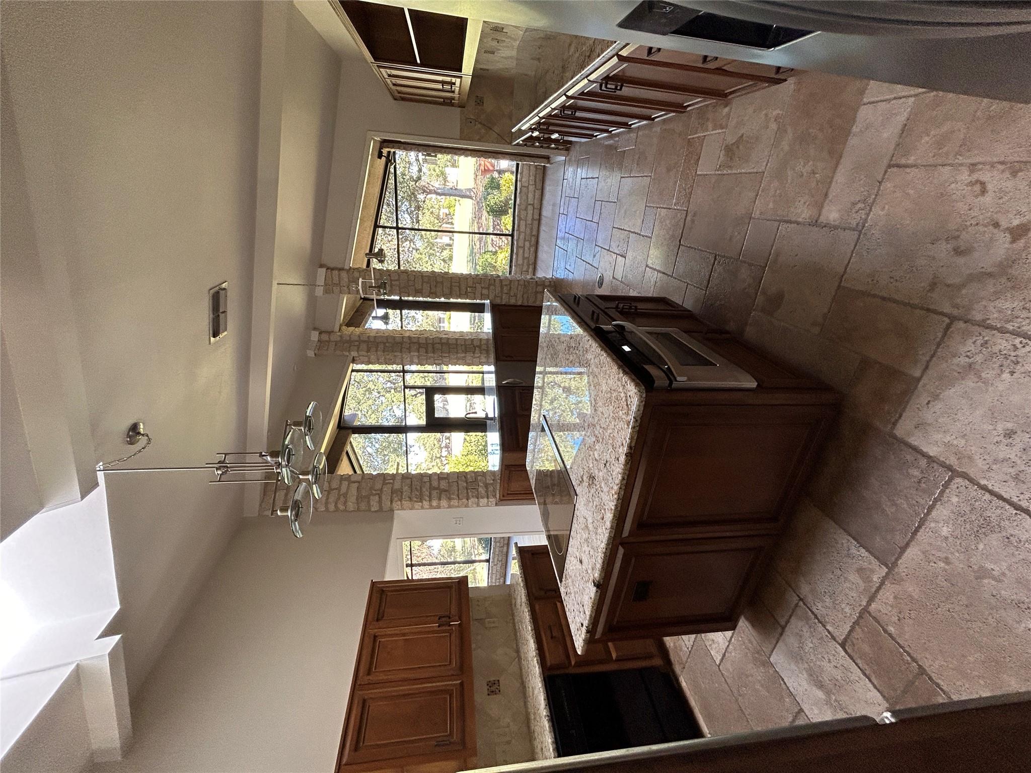 712 Rolling Green DR