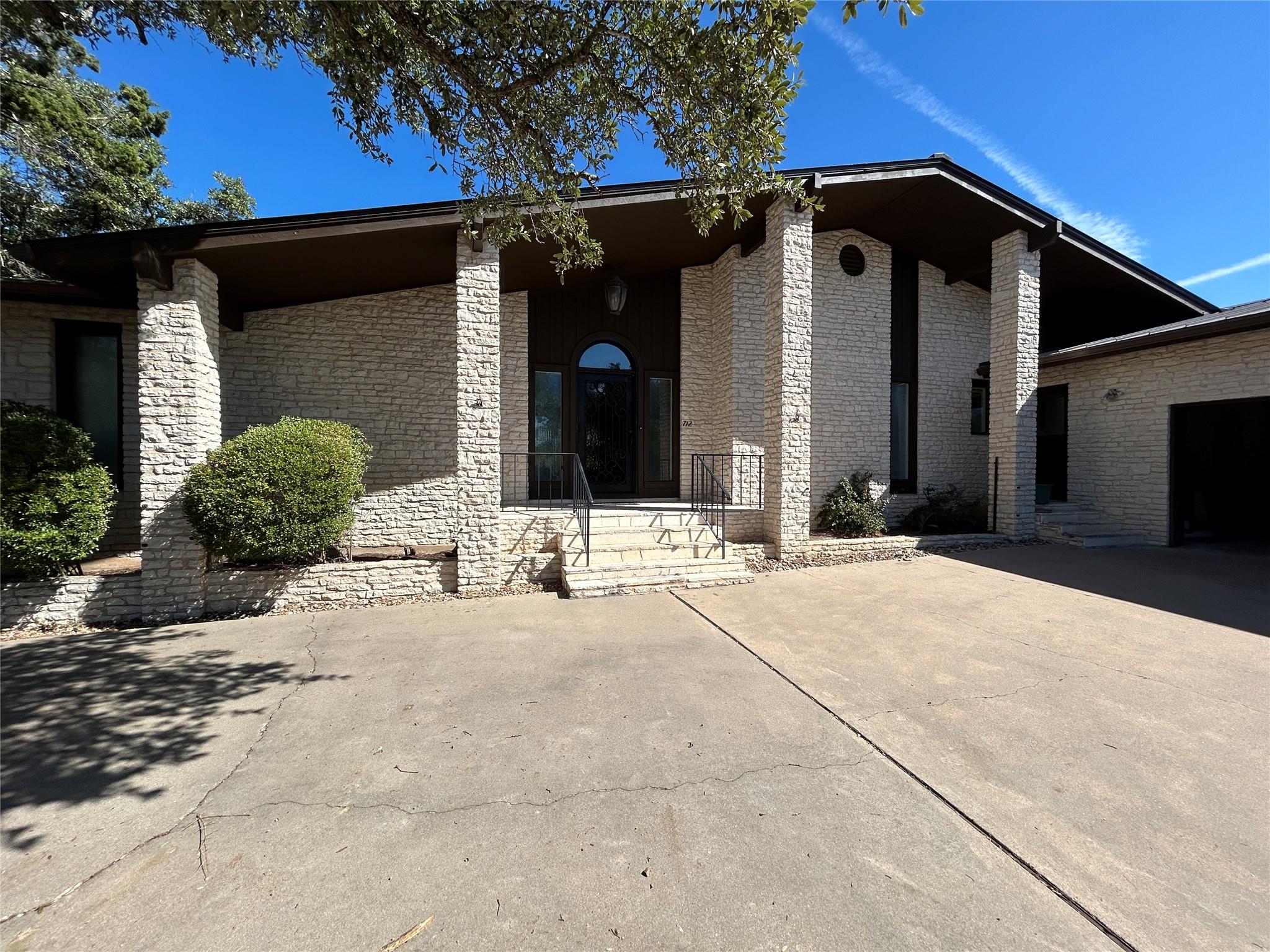 712 Rolling Green DR