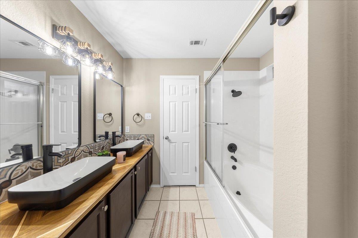 202 Ashbury DR, Leander