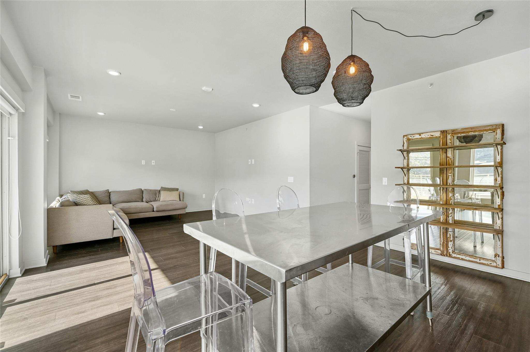 4361 S Congress Ave # 129