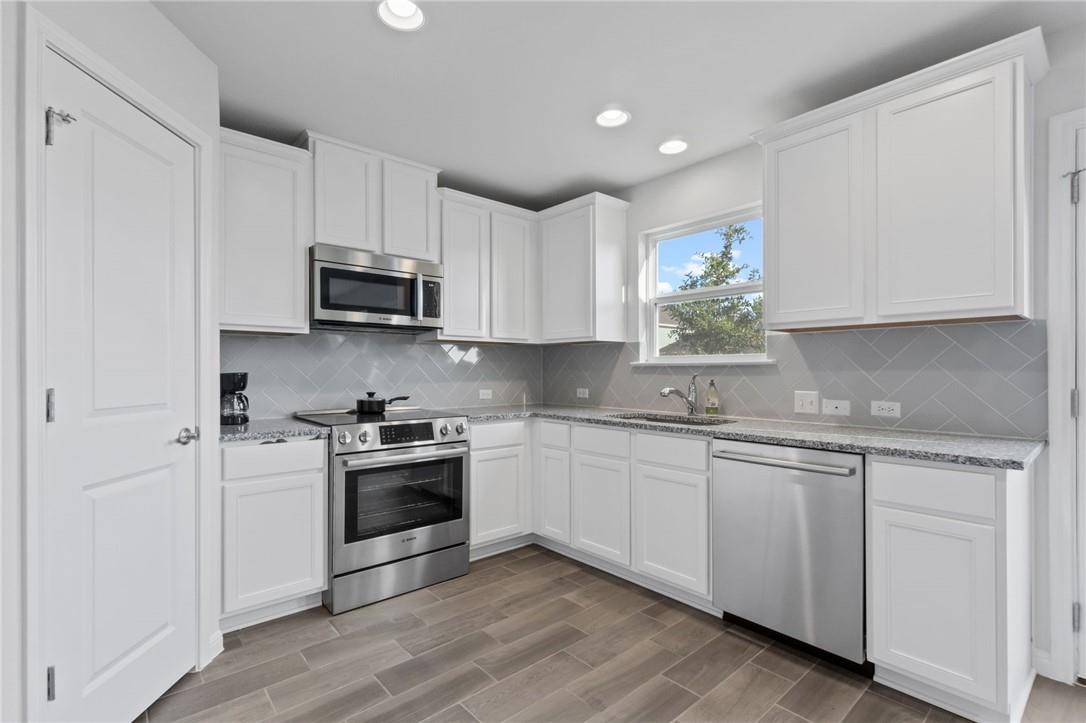 9507 Morning Iris DR