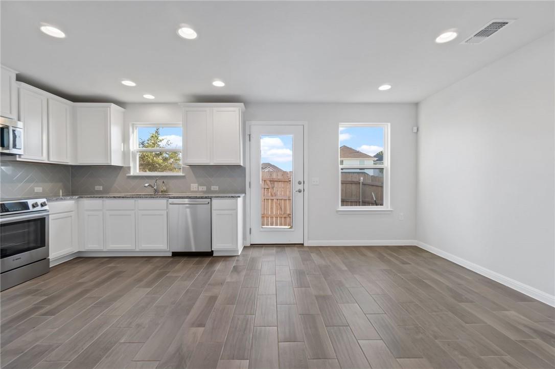 9507 Morning Iris DR