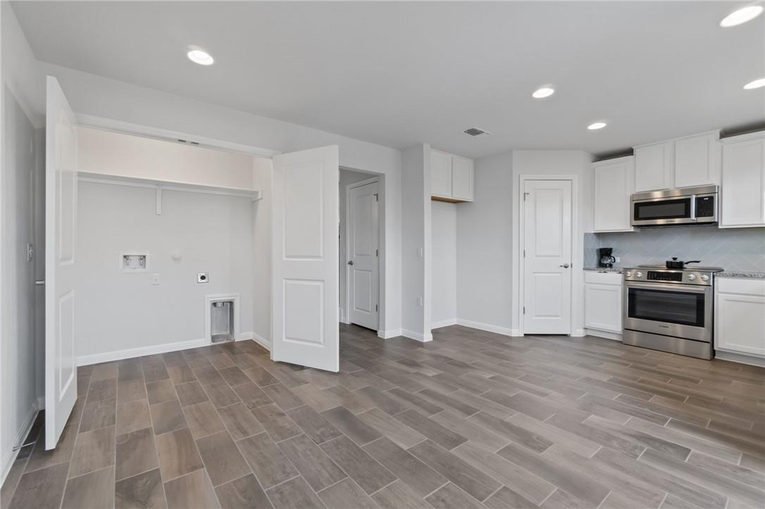 9507 Morning Iris DR