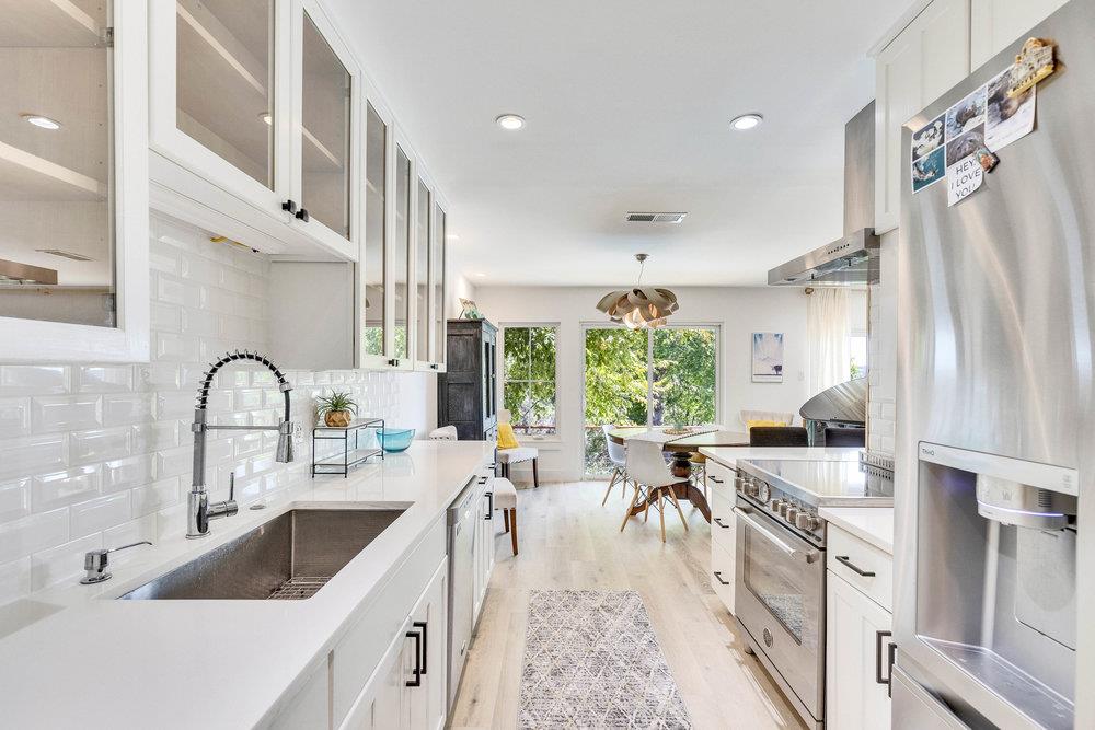 2419 Trail Of The Madrones