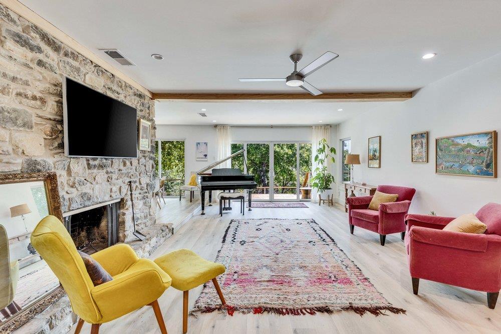 2419 Trail Of The Madrones