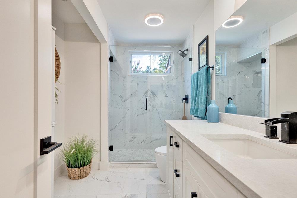 2419 Trail Of The Madrones