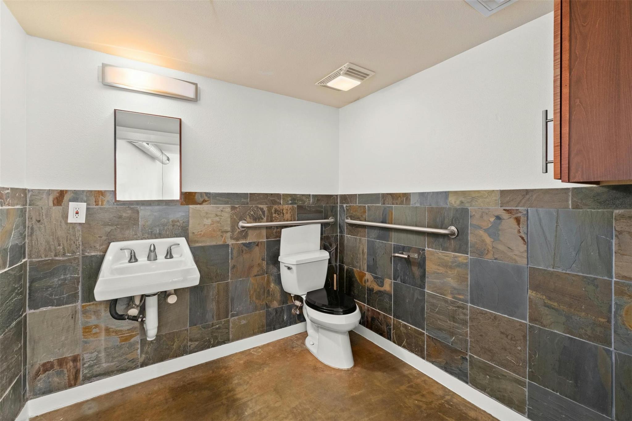 1601 E Cesar Chavez ST # 106