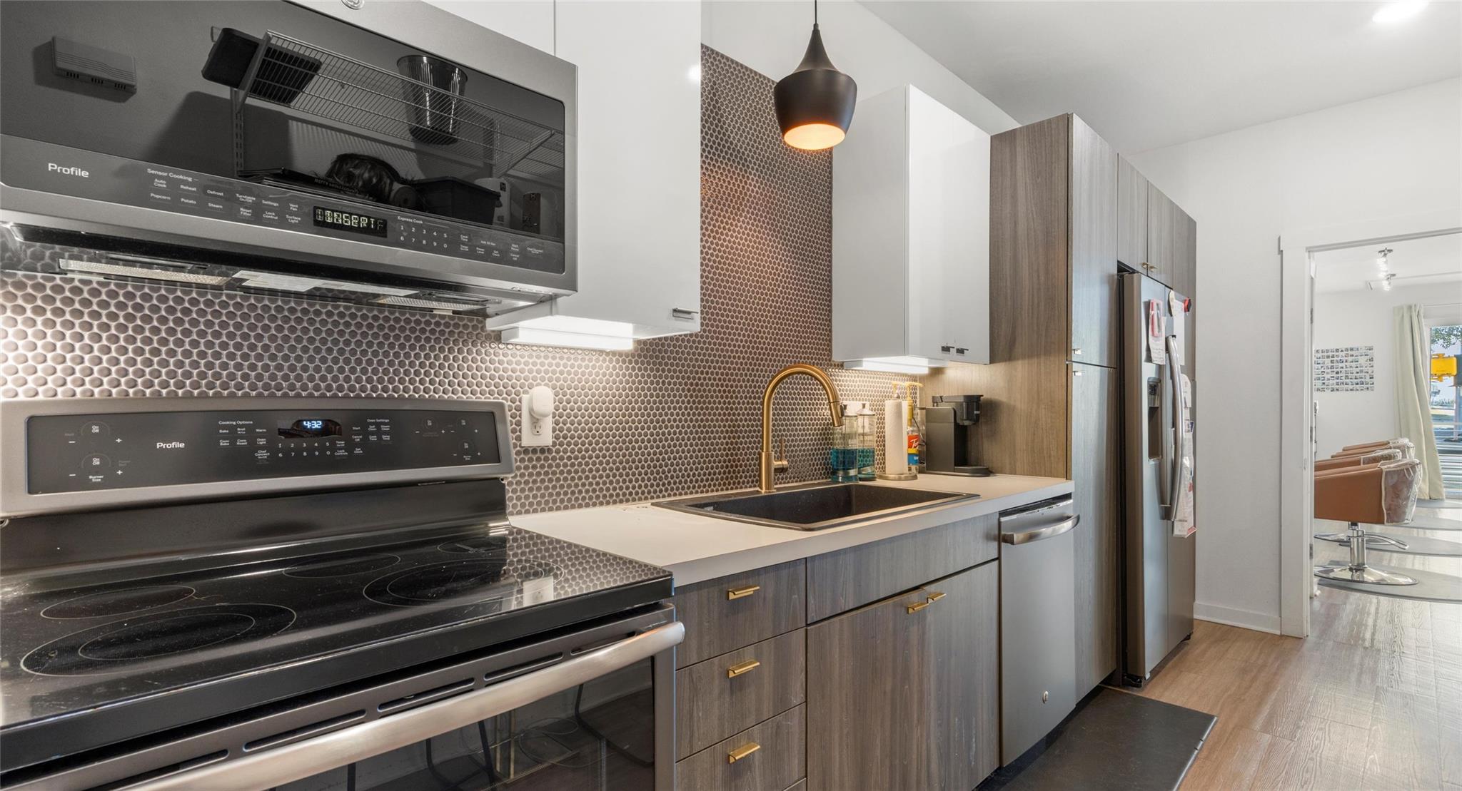 4361 S Congress Ave # 103