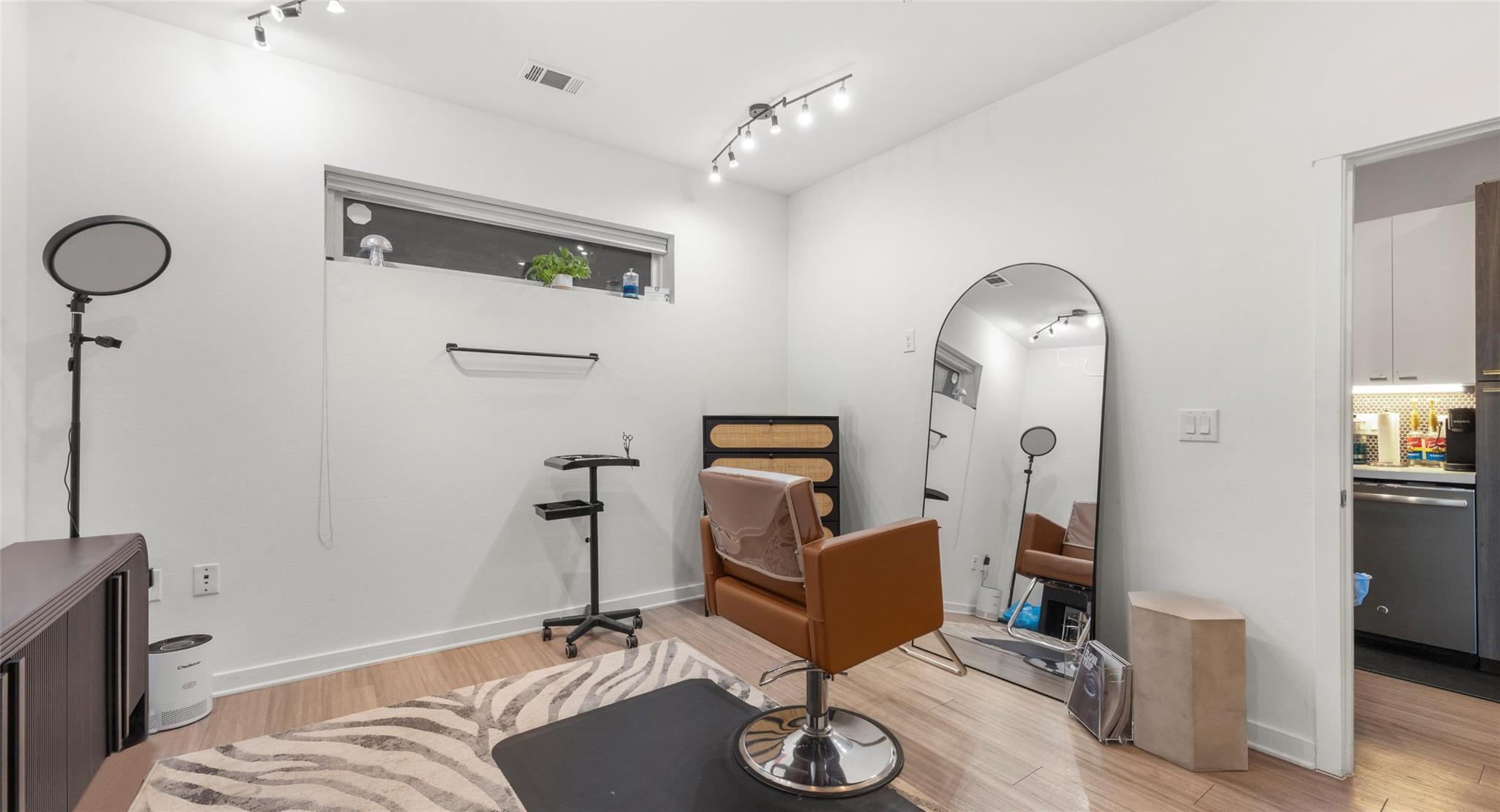 4361 S Congress Ave # 103