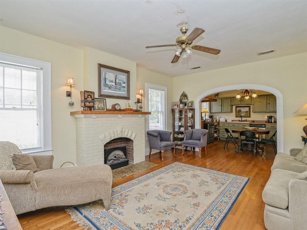 120 Laurel LN