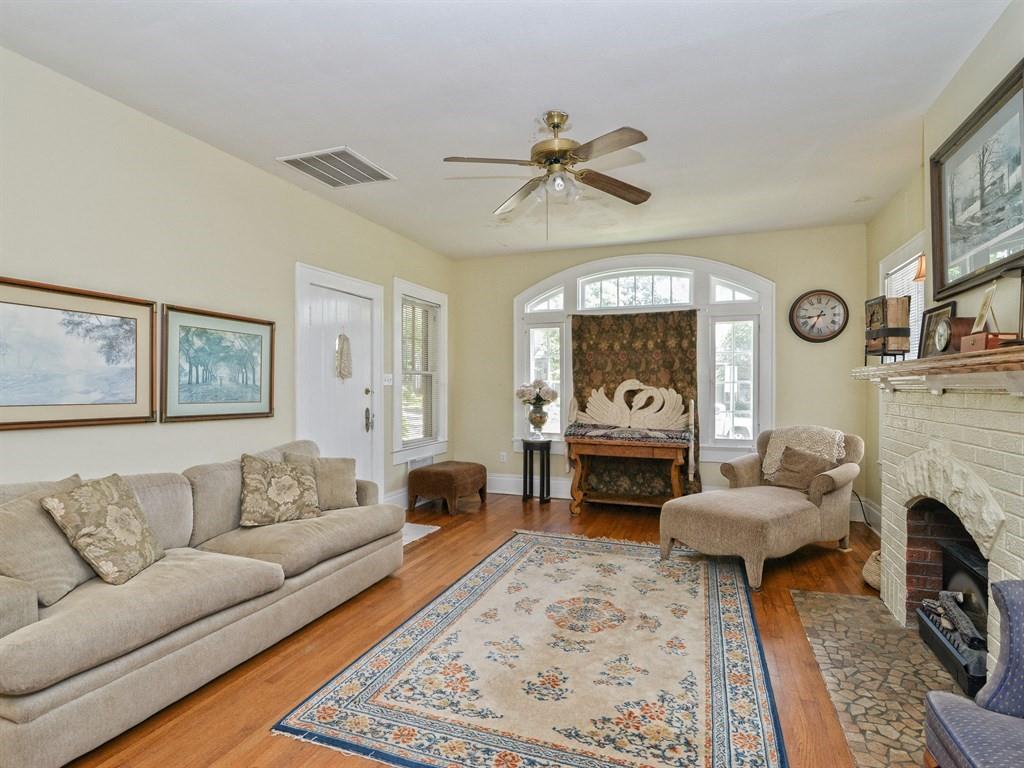 120 Laurel LN