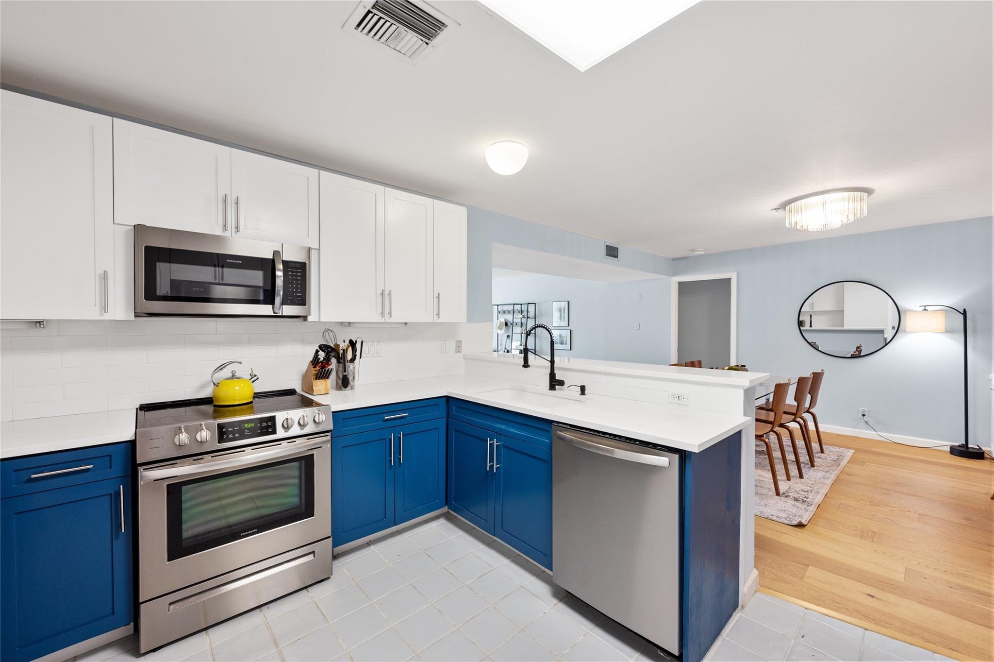 40 N Interstate Highway 35 Unit: 2B2