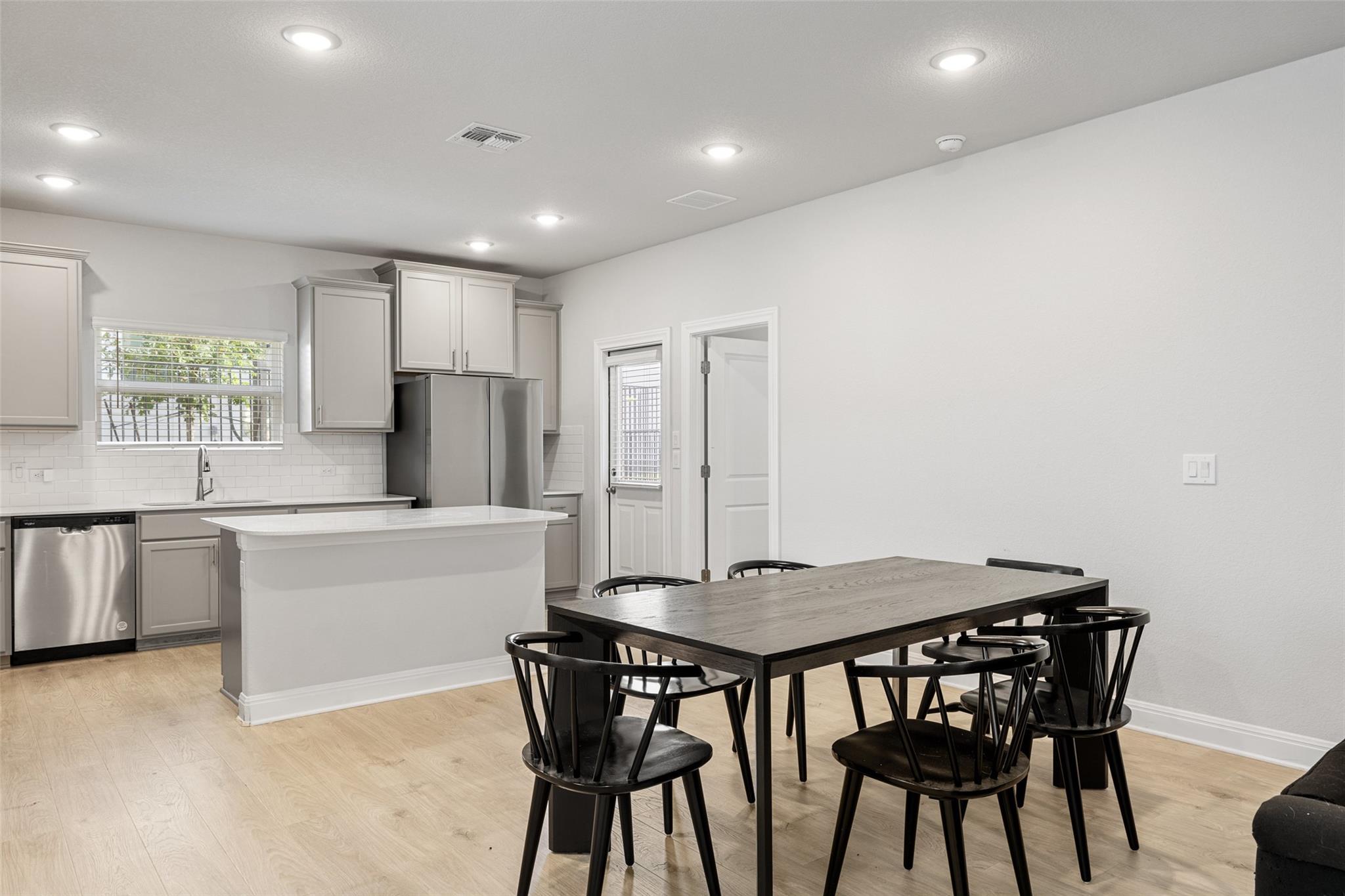 1012 Legend Milton LN