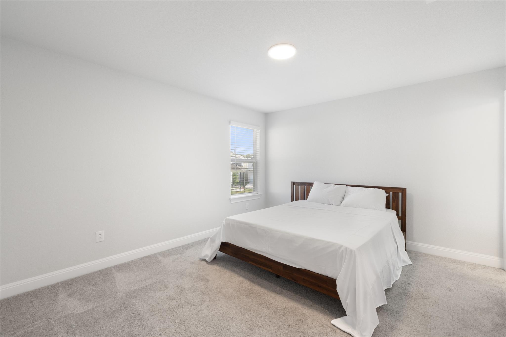 1012 Legend Milton LN