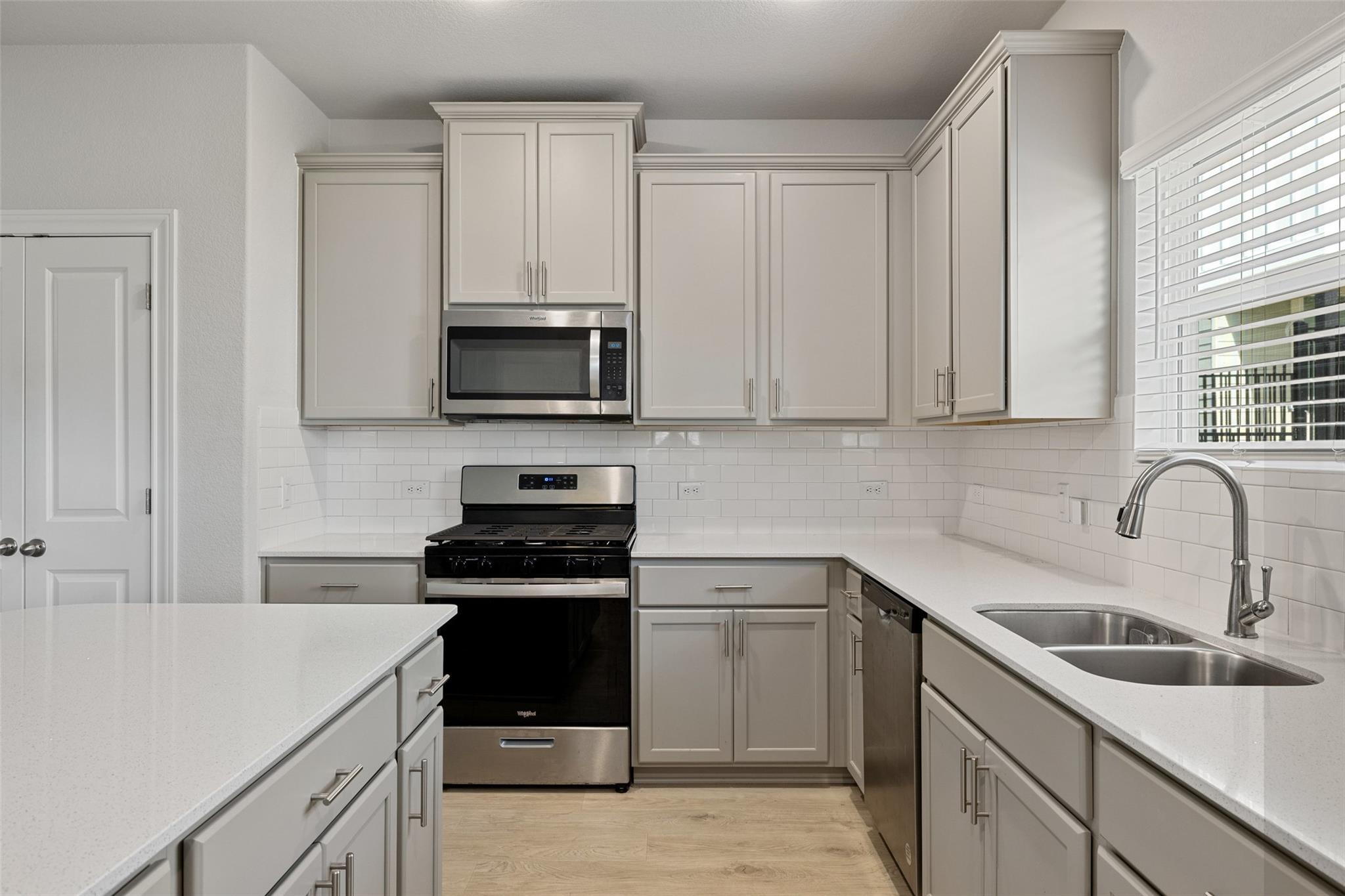 1012 Legend Milton LN