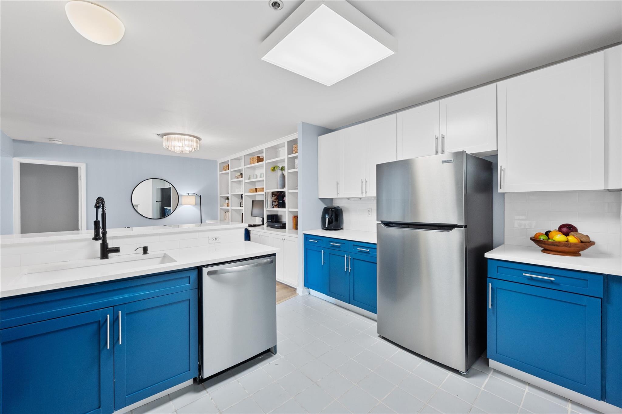 40 N Interstate Highway 35 Unit: 2B2