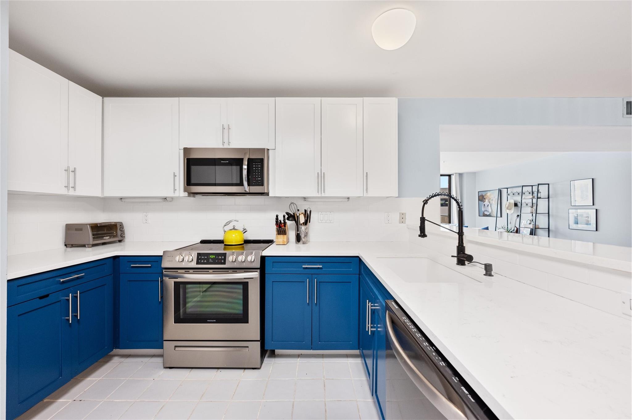 40 N Interstate Highway 35 Unit: 2B2