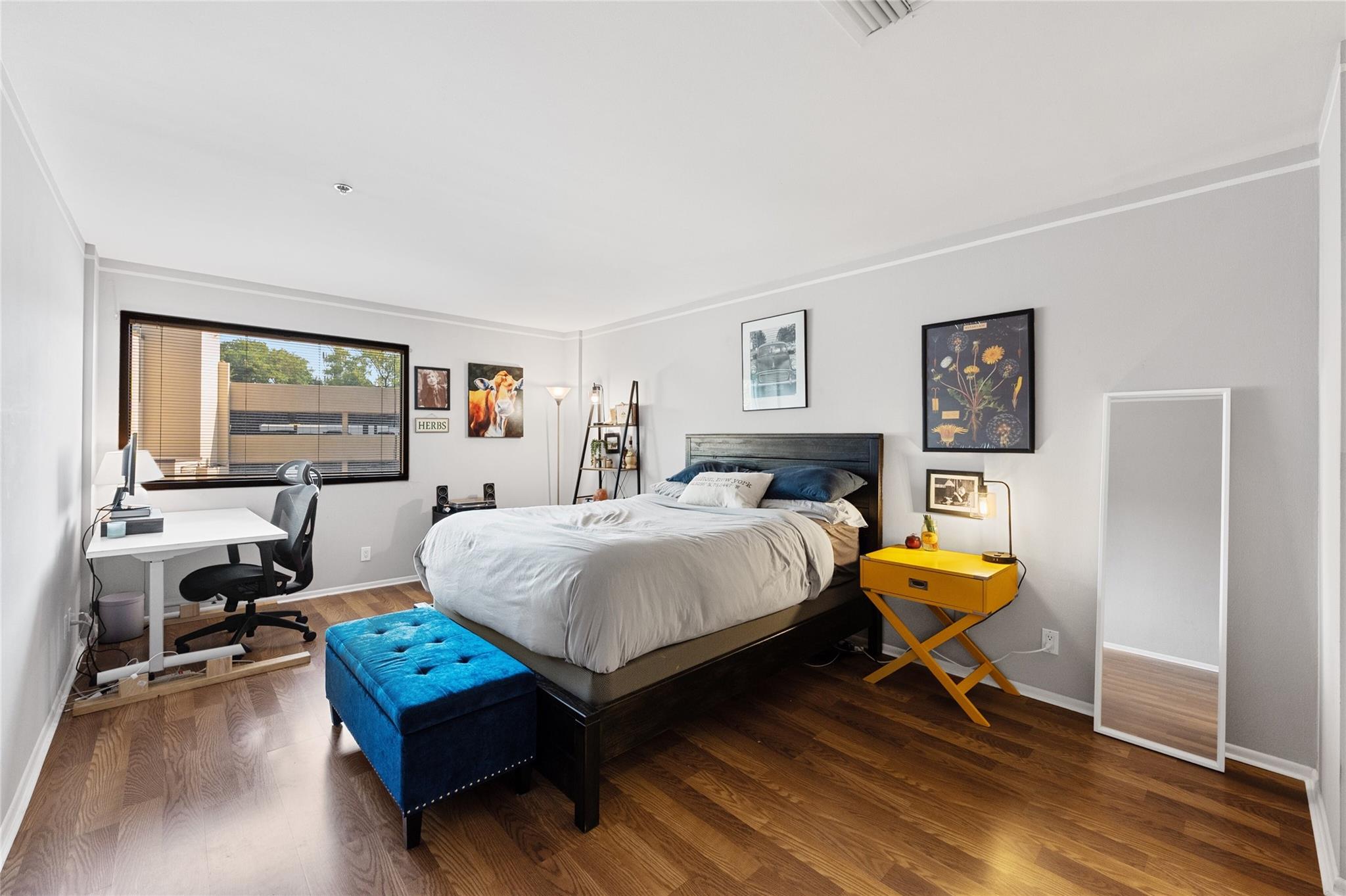 40 N Interstate Highway 35 Unit: 2B2