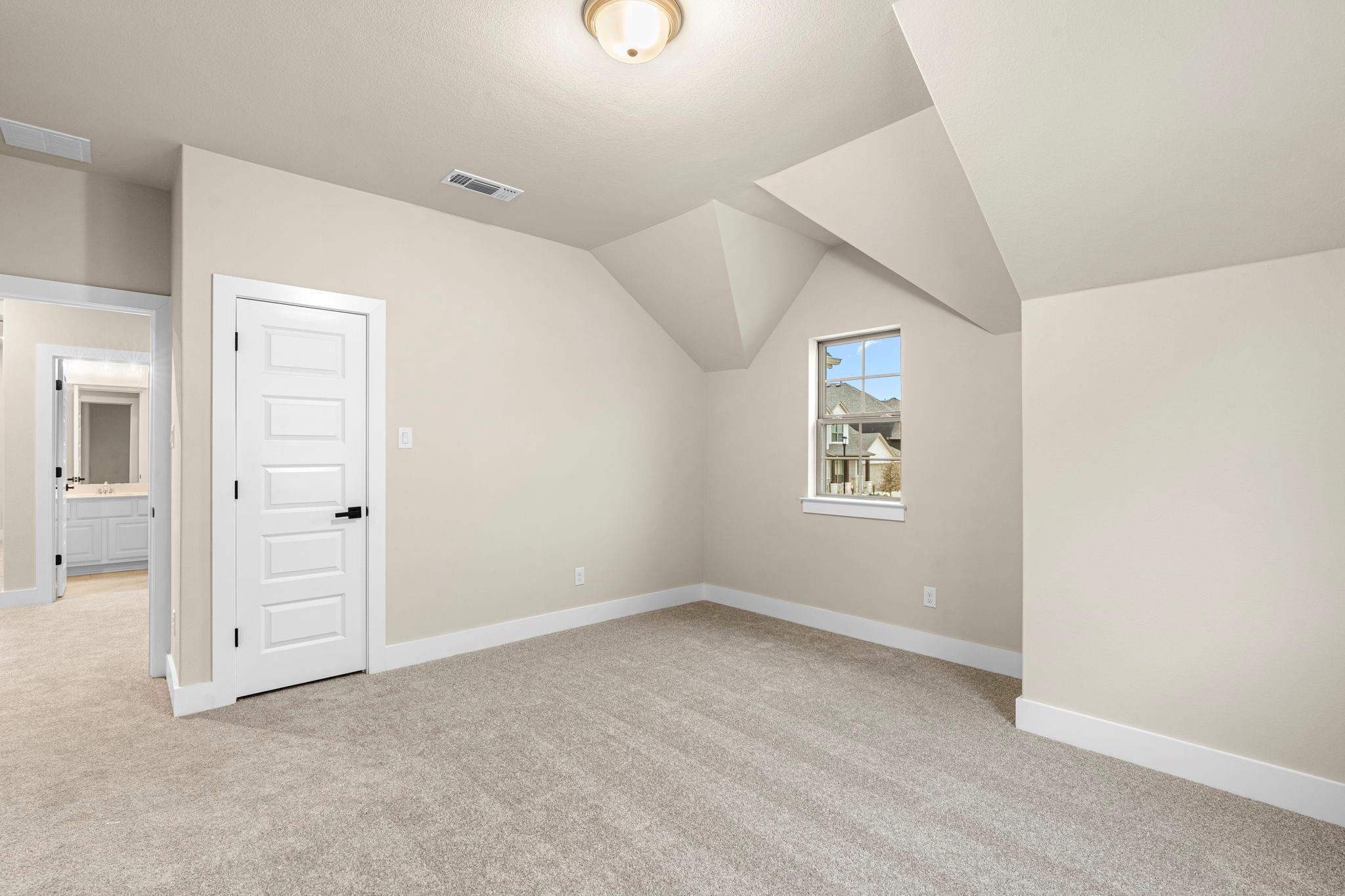 813 Wolf Ridge RD