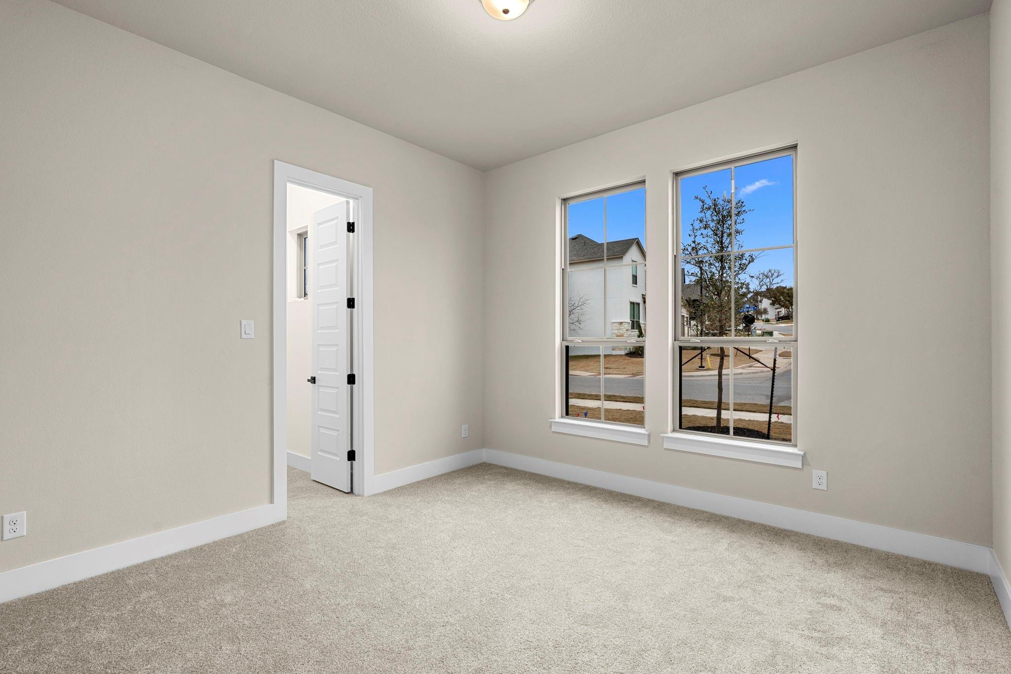 813 Wolf Ridge RD