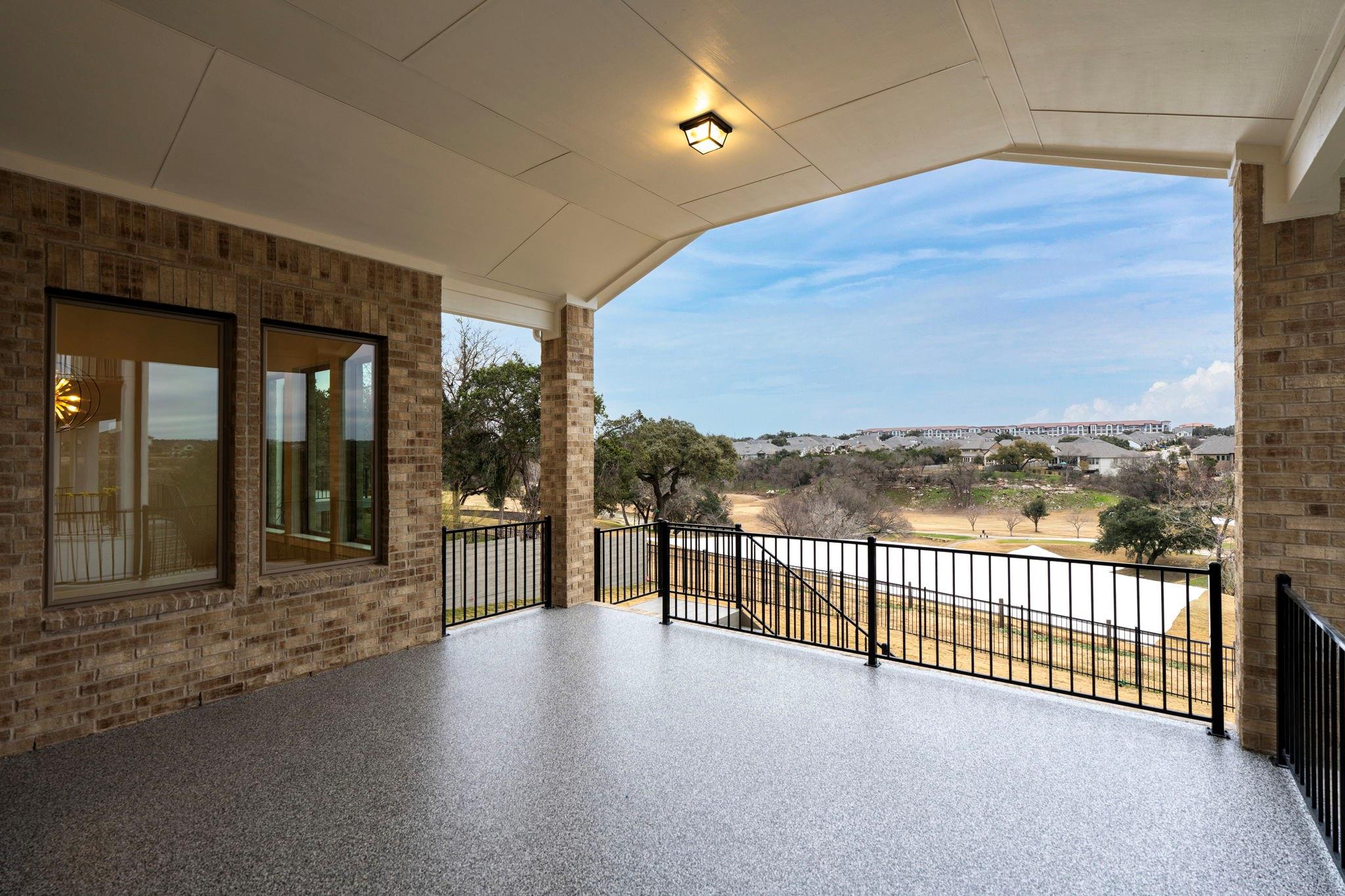 813 Wolf Ridge RD