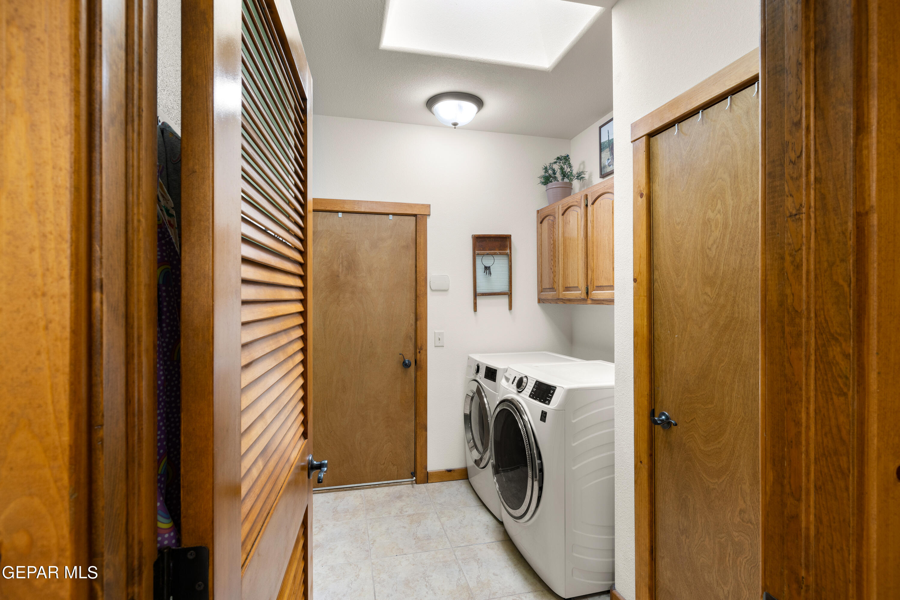 5888 OSCAR PEREZ Avenue