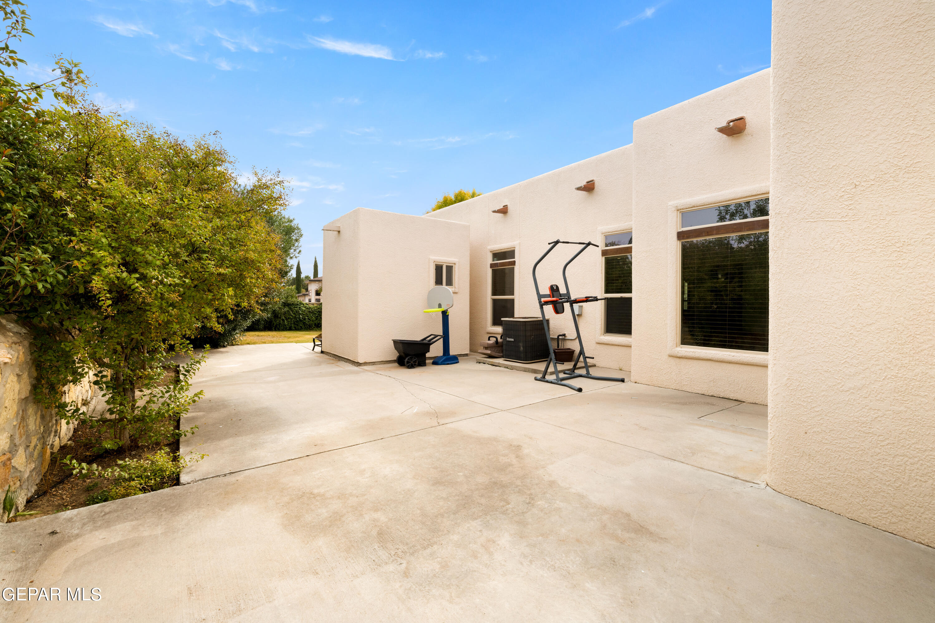 5888 OSCAR PEREZ Avenue