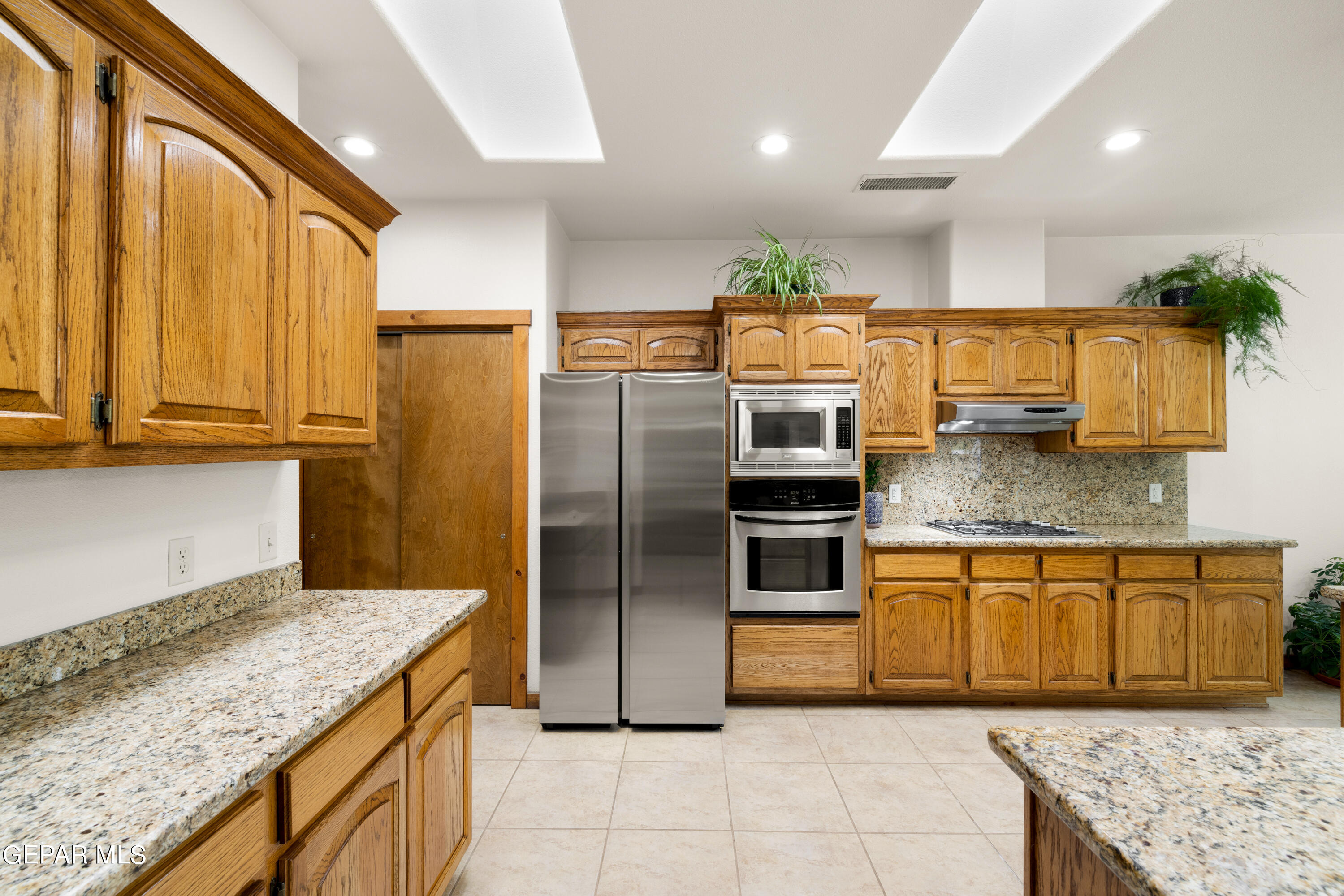 5888 OSCAR PEREZ Avenue