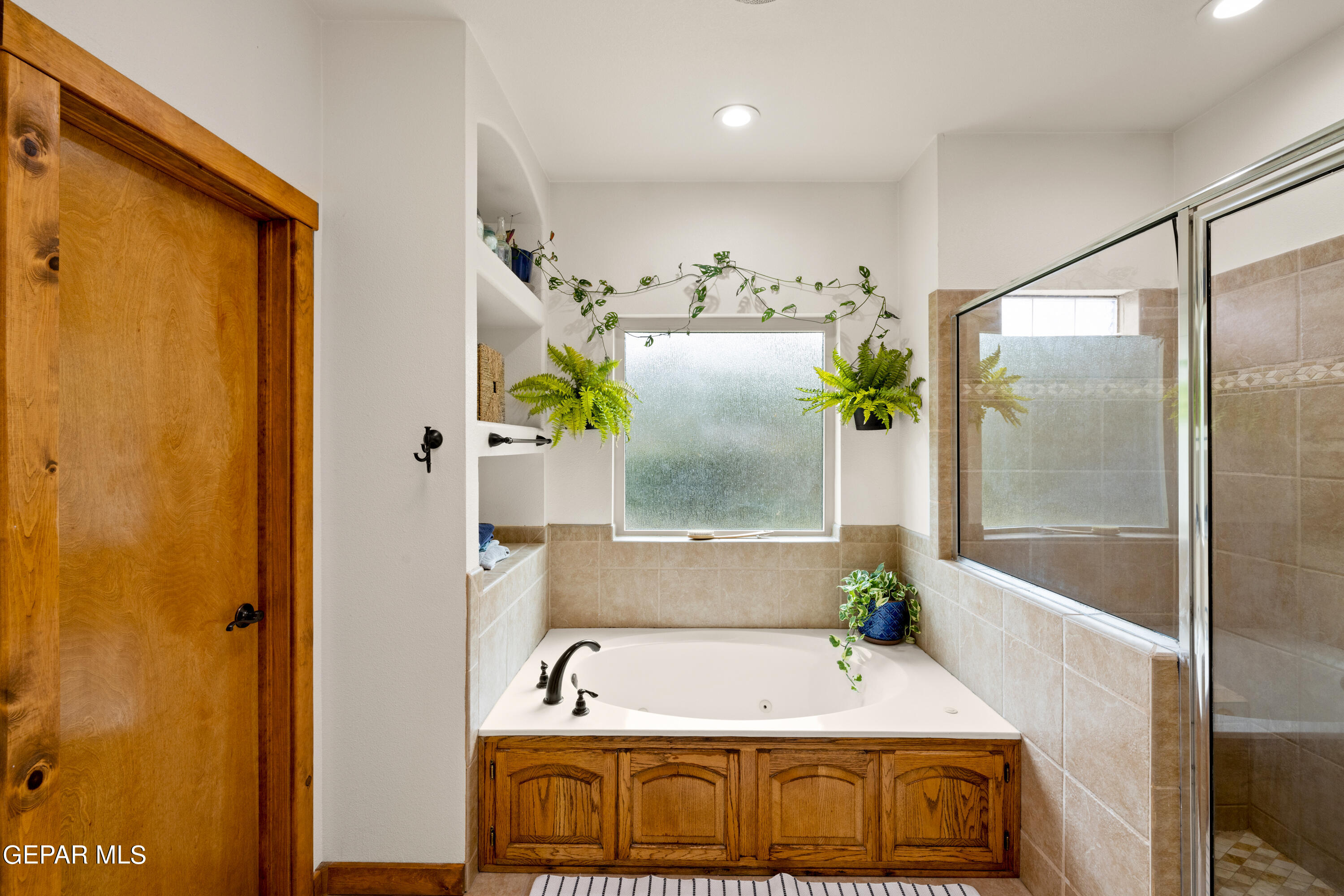 5888 OSCAR PEREZ Avenue