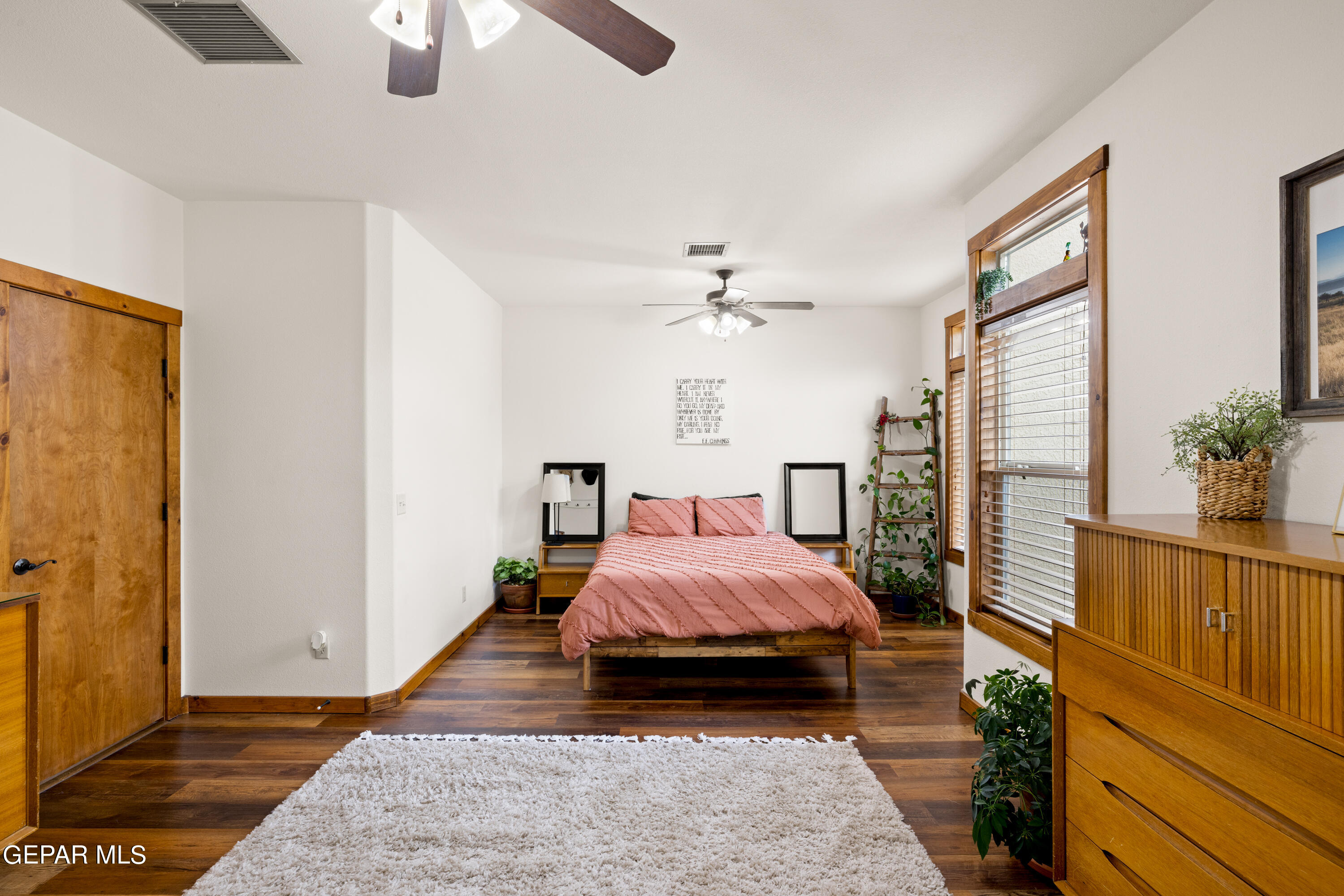 5888 OSCAR PEREZ Avenue