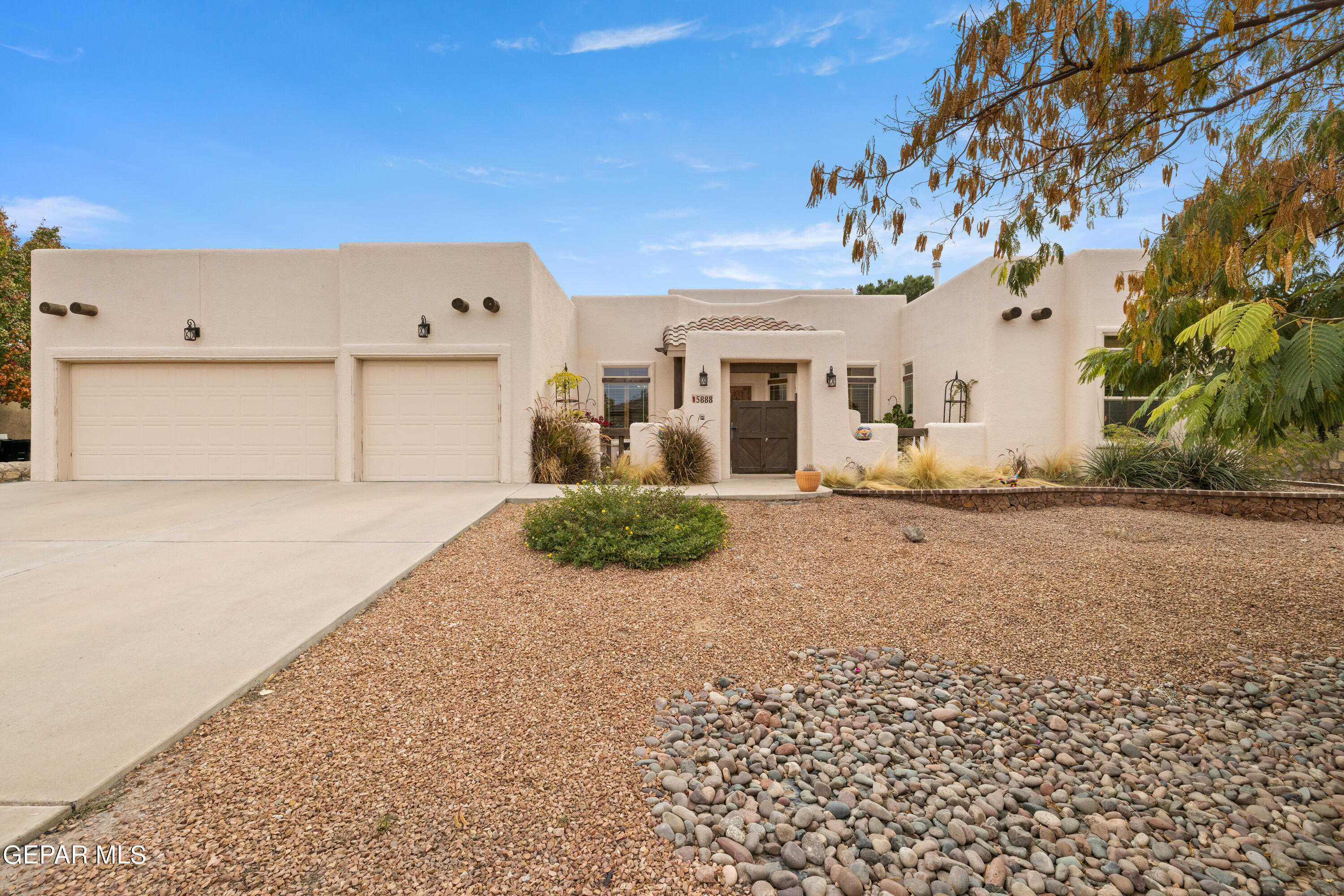 5888 OSCAR PEREZ Avenue