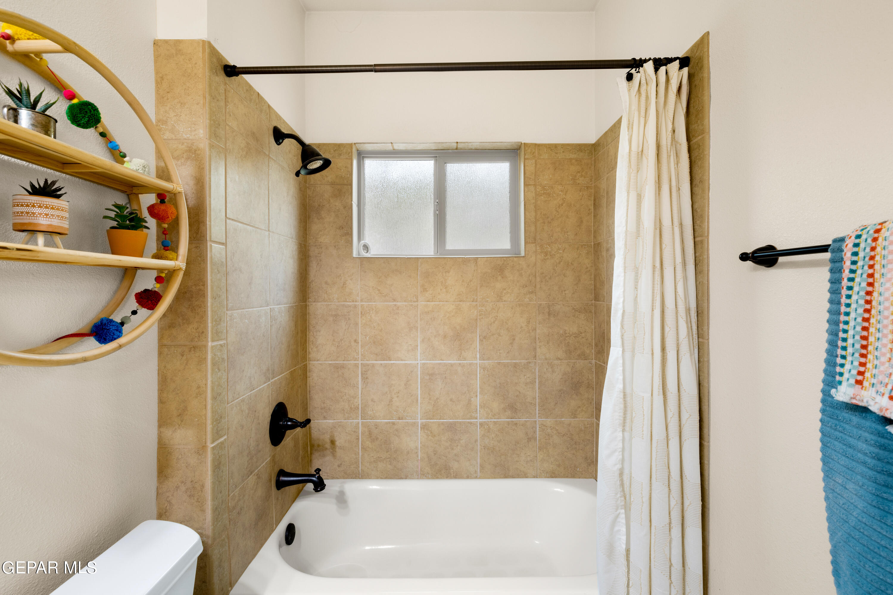 5888 OSCAR PEREZ Avenue