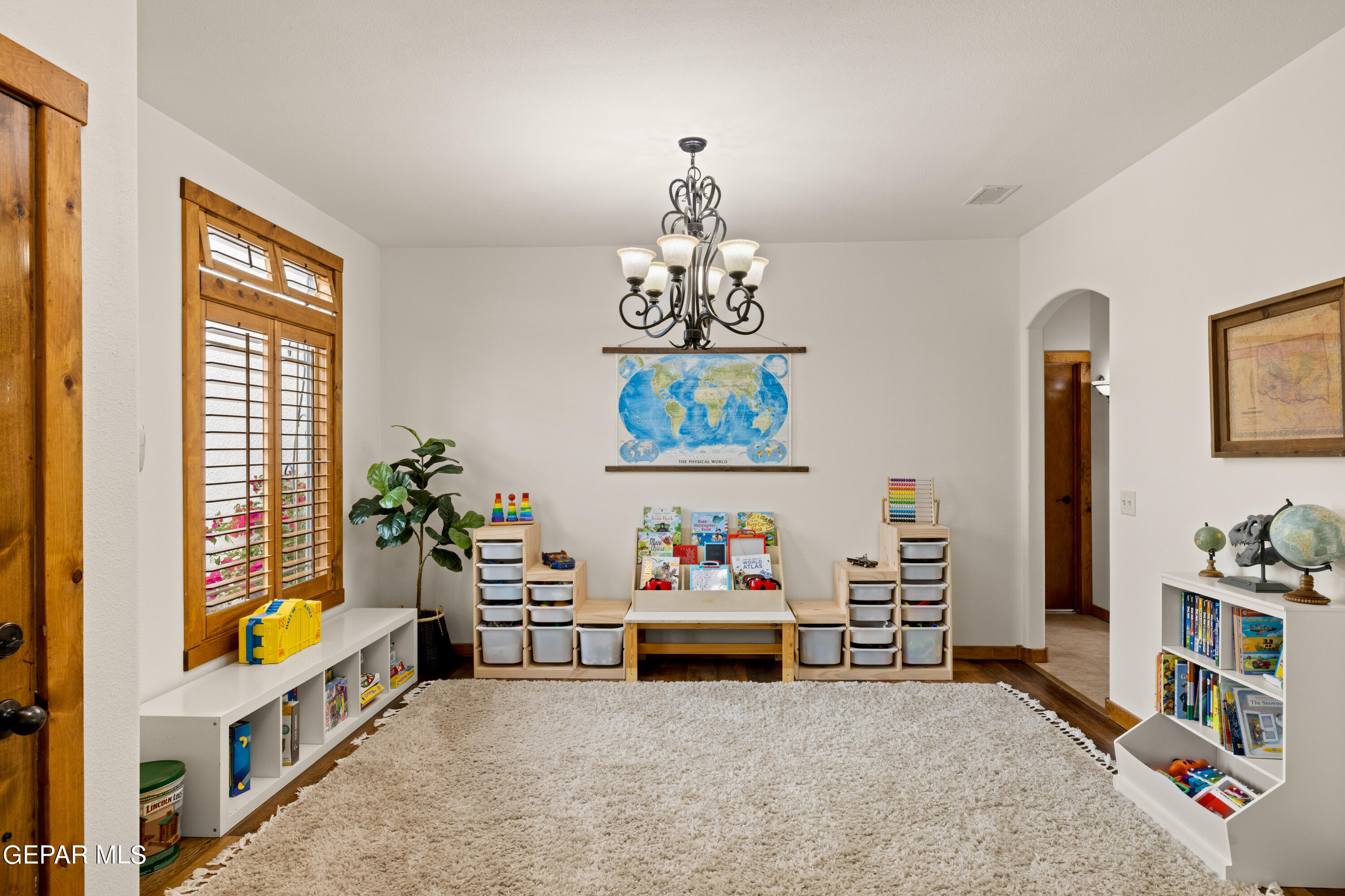 5888 OSCAR PEREZ Avenue